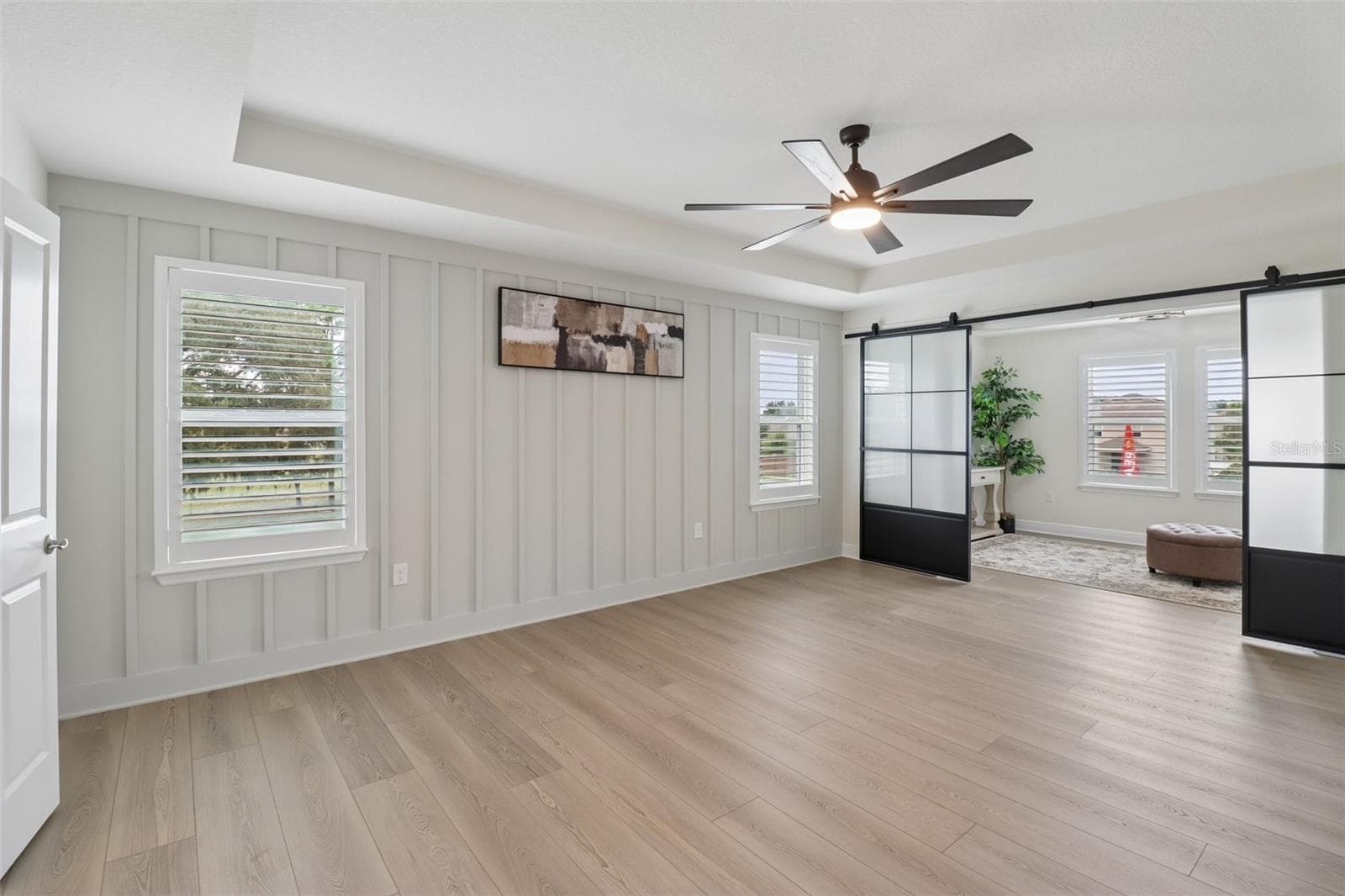 Light, bright and elevated - welcome to your primary suite! - 2985 WATER CLOVER CT, APOPKA
