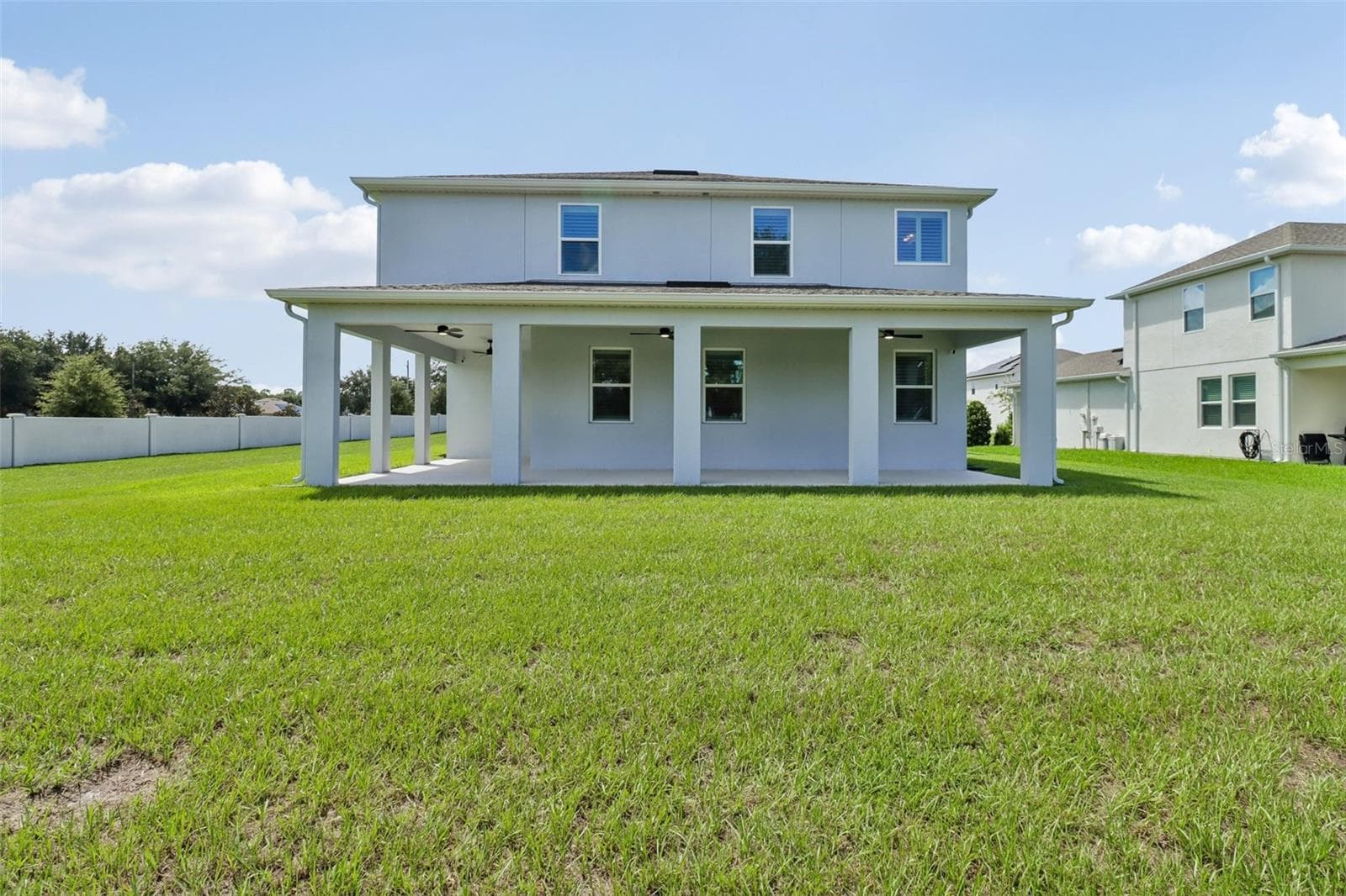 Wrap around lanai overlooks a large yard. - 2985 WATER CLOVER CT, APOPKA