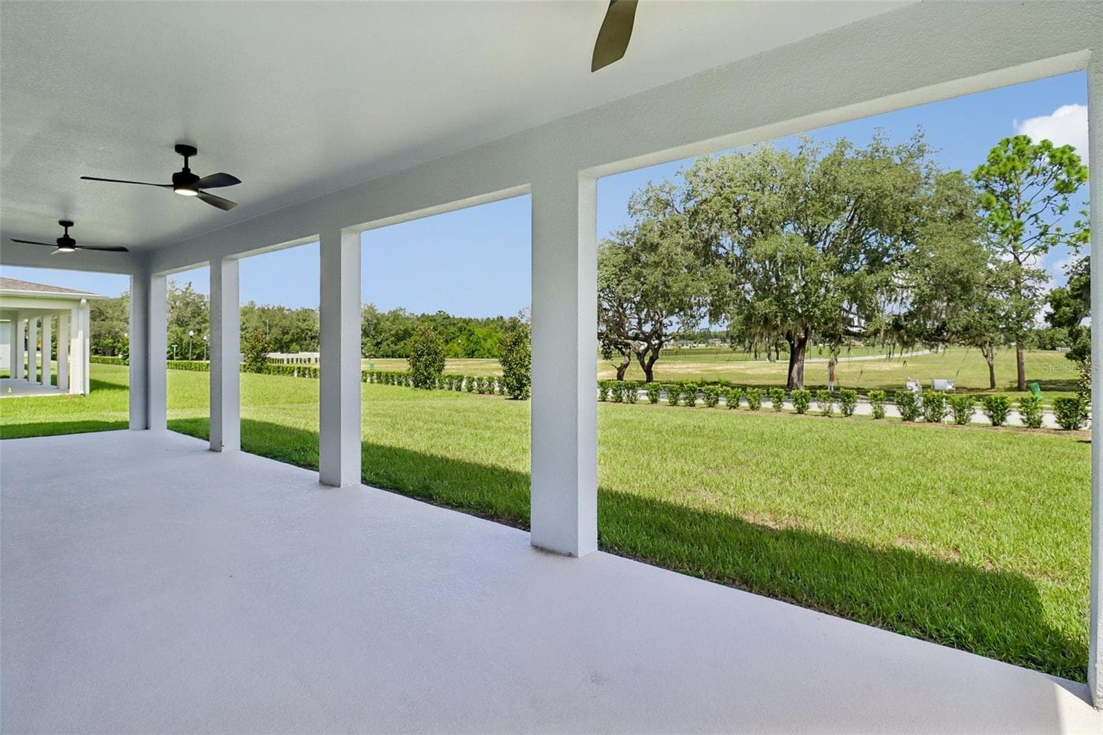 Wrap around lanai. - 2985 WATER CLOVER CT, APOPKA