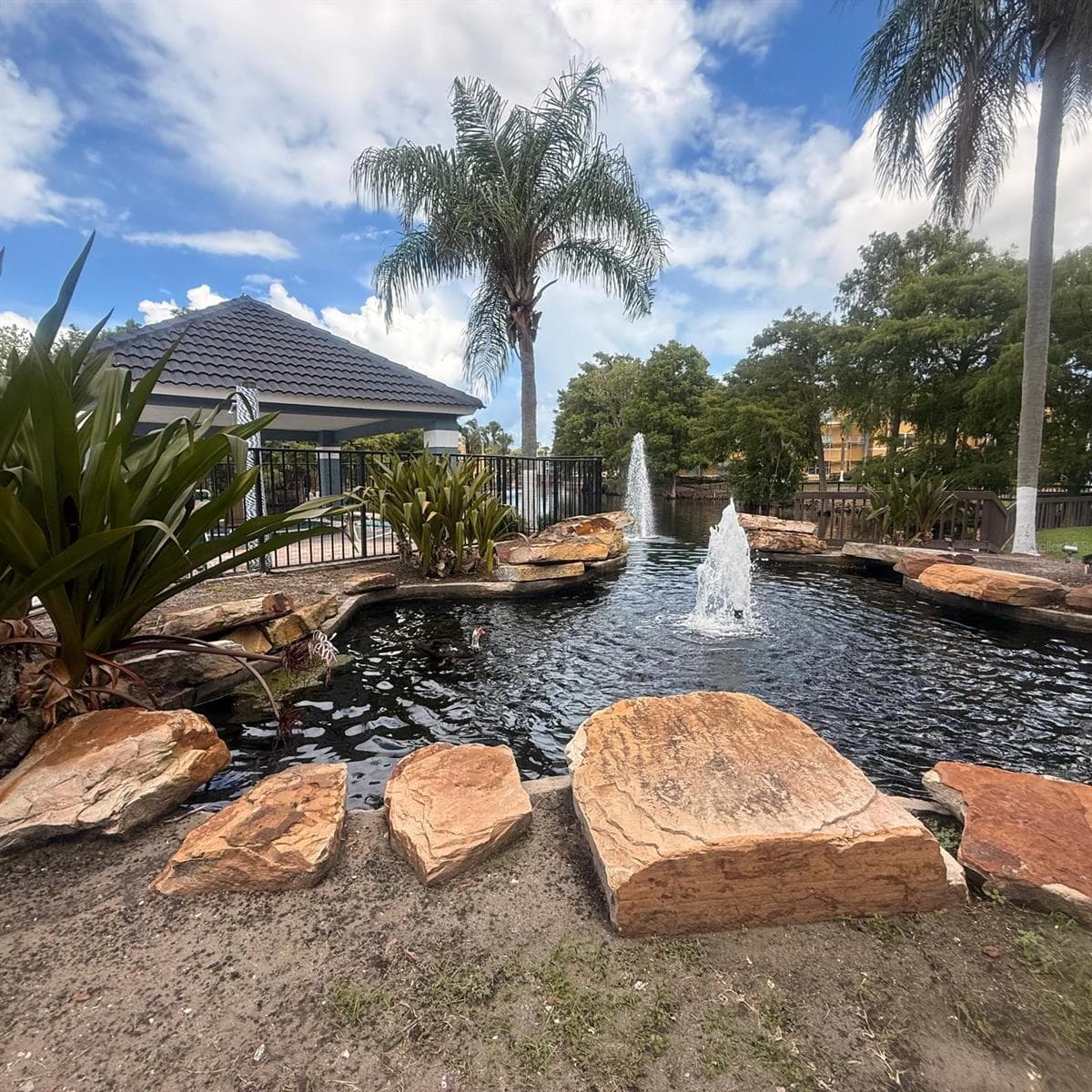 Scenic Community Lake - 5785 GATLIN AVE #718, ORLANDO