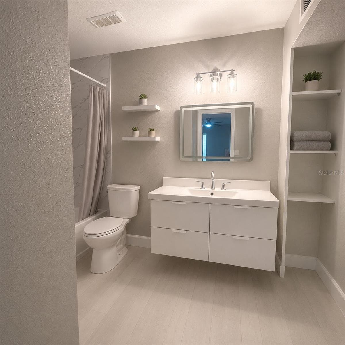 Bathroom 2 - 5785 GATLIN AVE #718, ORLANDO