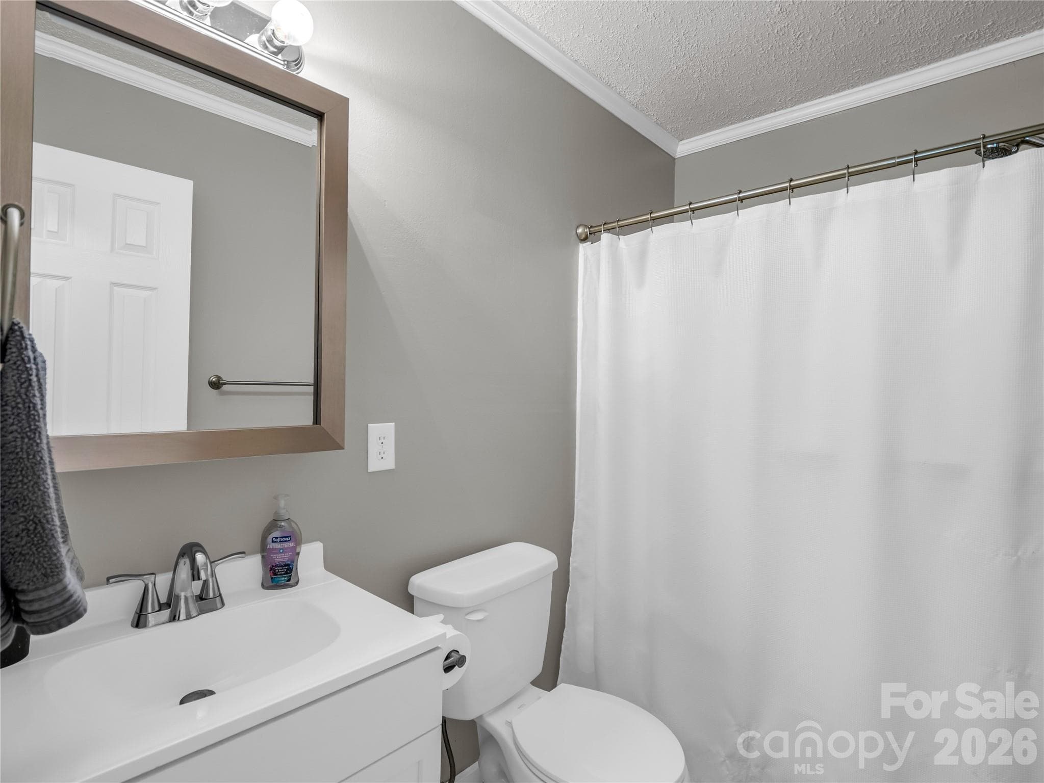 Hall Bath - 252 Old Sunshine Road, Bostic