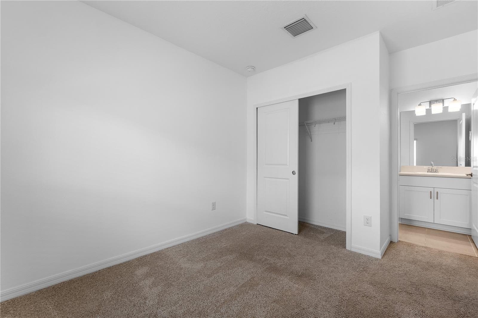 Single Family Residence at 11252 FIELDSTONE DR, PALMETTO, photo 14 of 39