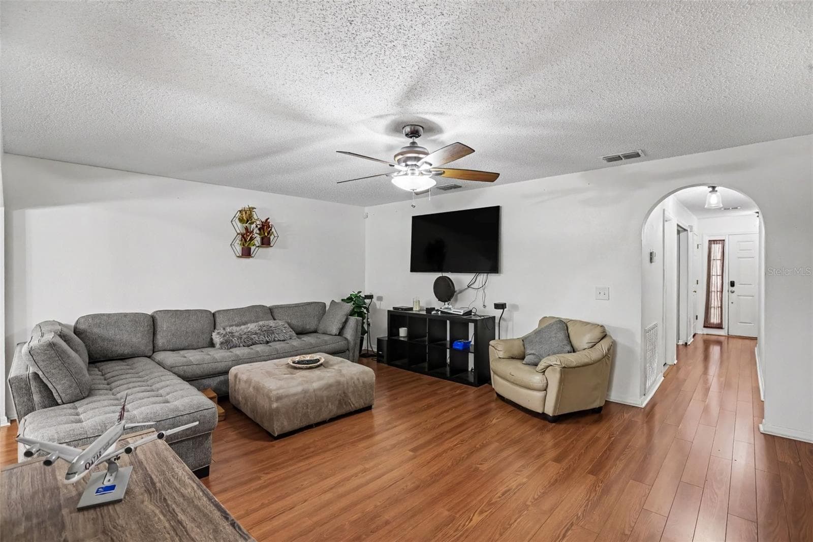 Townhouse at 4607 ASHBURN SQUARE DR, TAMPA, photo 4 of 33