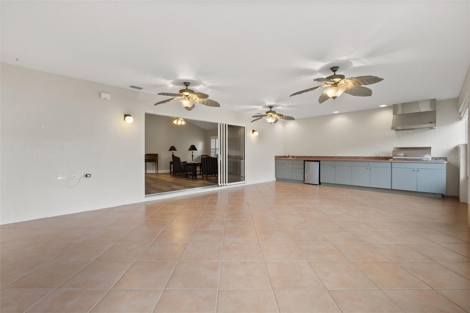 Enclose Lanai with summer kitchen - 2120 CALLAWAY DR, THE VILLAGES