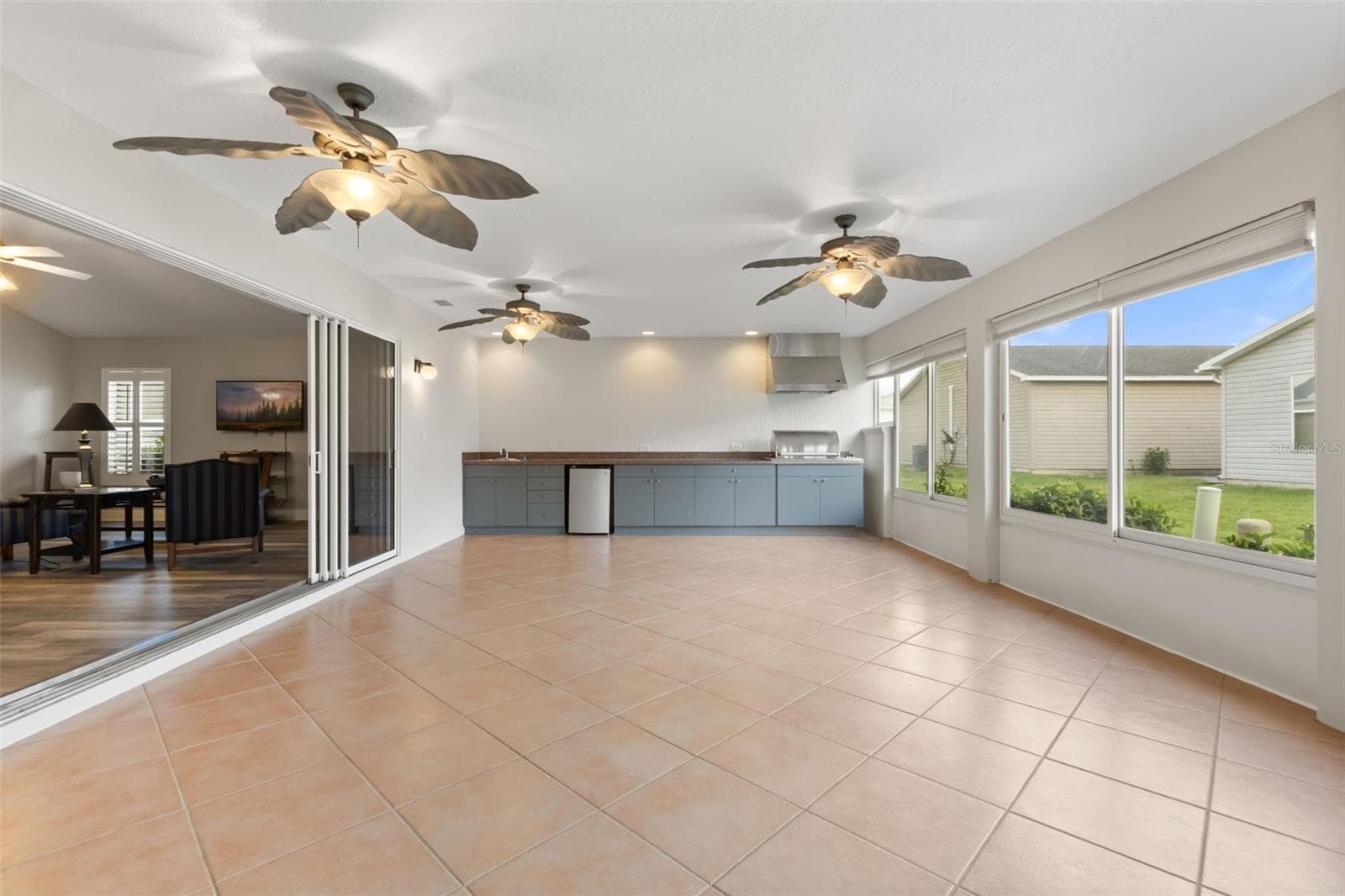Enclose Lanai with summer kitchen - 2120 CALLAWAY DR, THE VILLAGES