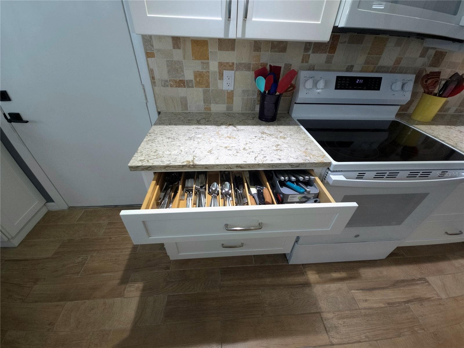 Soft close drawers & cabinet doors - 3411 52ND AVENUE CIR W, BRADENTON