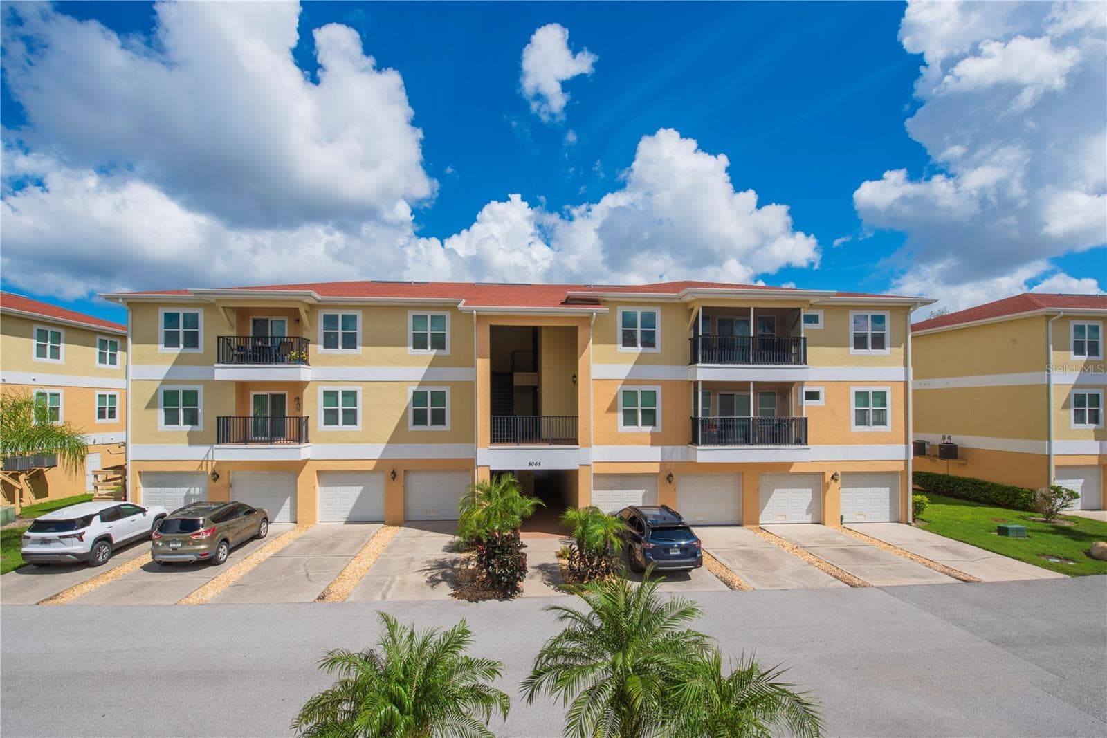 5065 ROYAL PALMS WAY #303