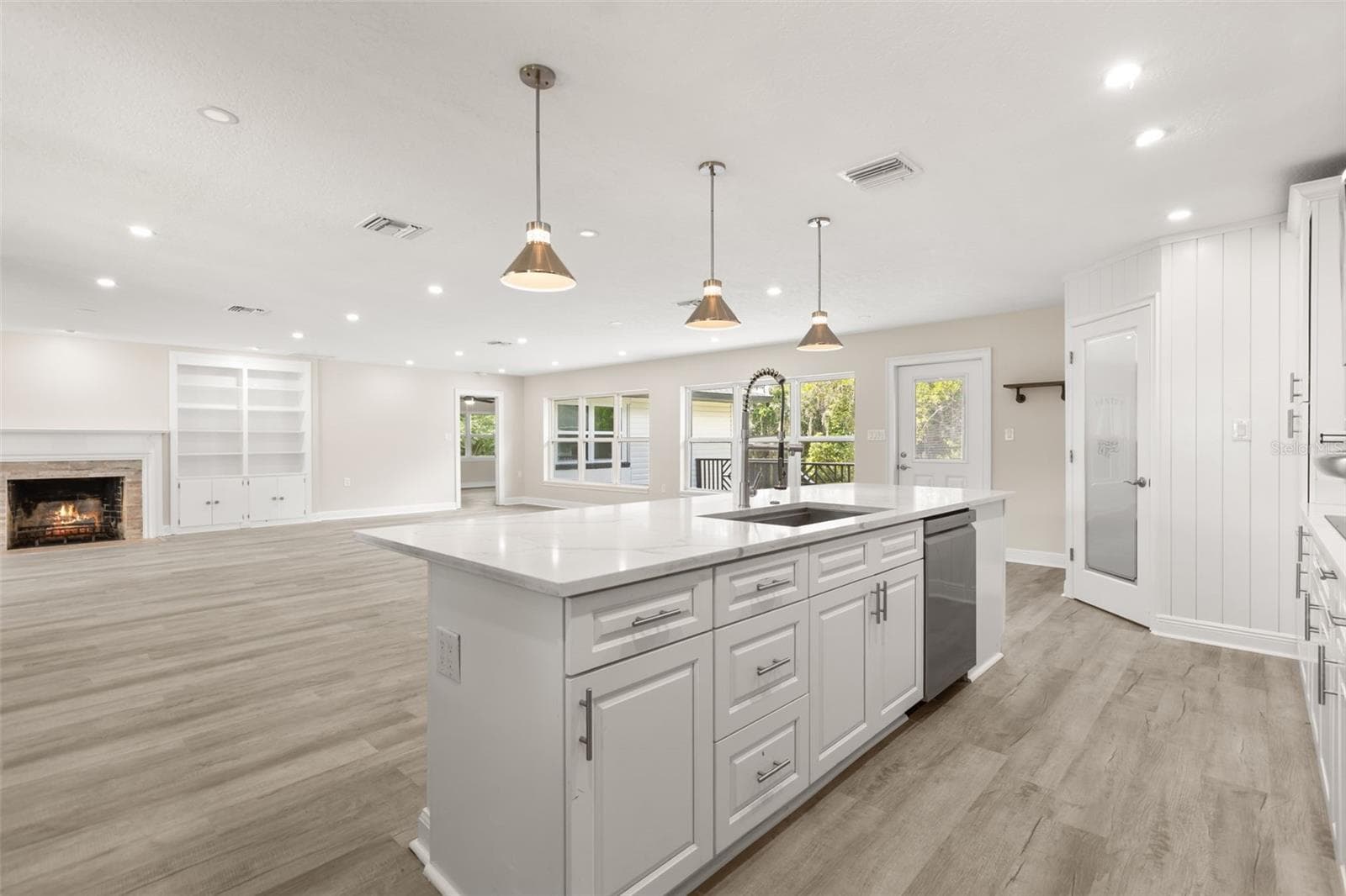 Great Room: Living Room, Dining Room & Kitchen - 1602 COUNTRY CLUB RD, EUSTIS