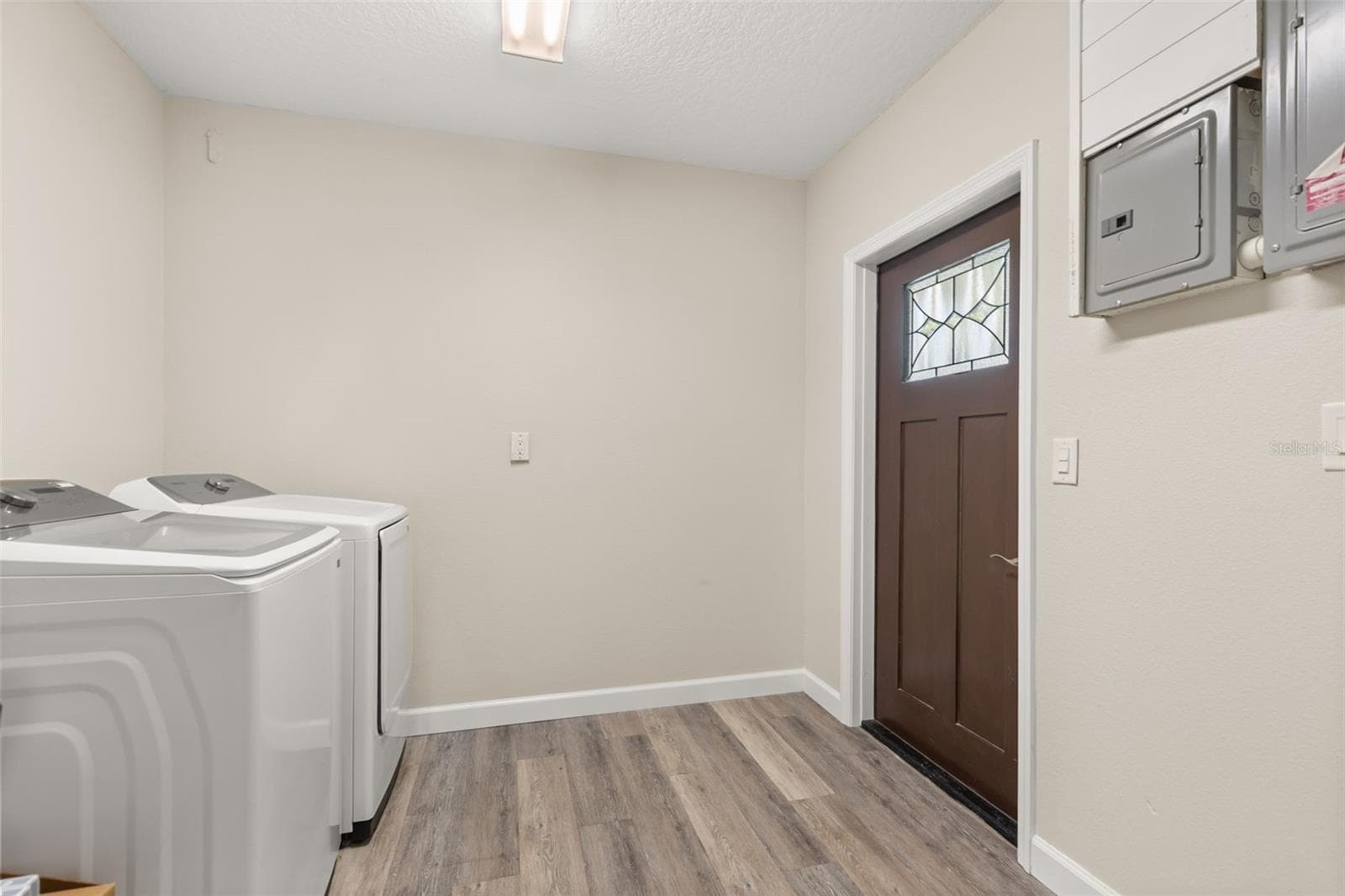 In-Law Suite Entrance and Laundry Room - 1602 COUNTRY CLUB RD, EUSTIS