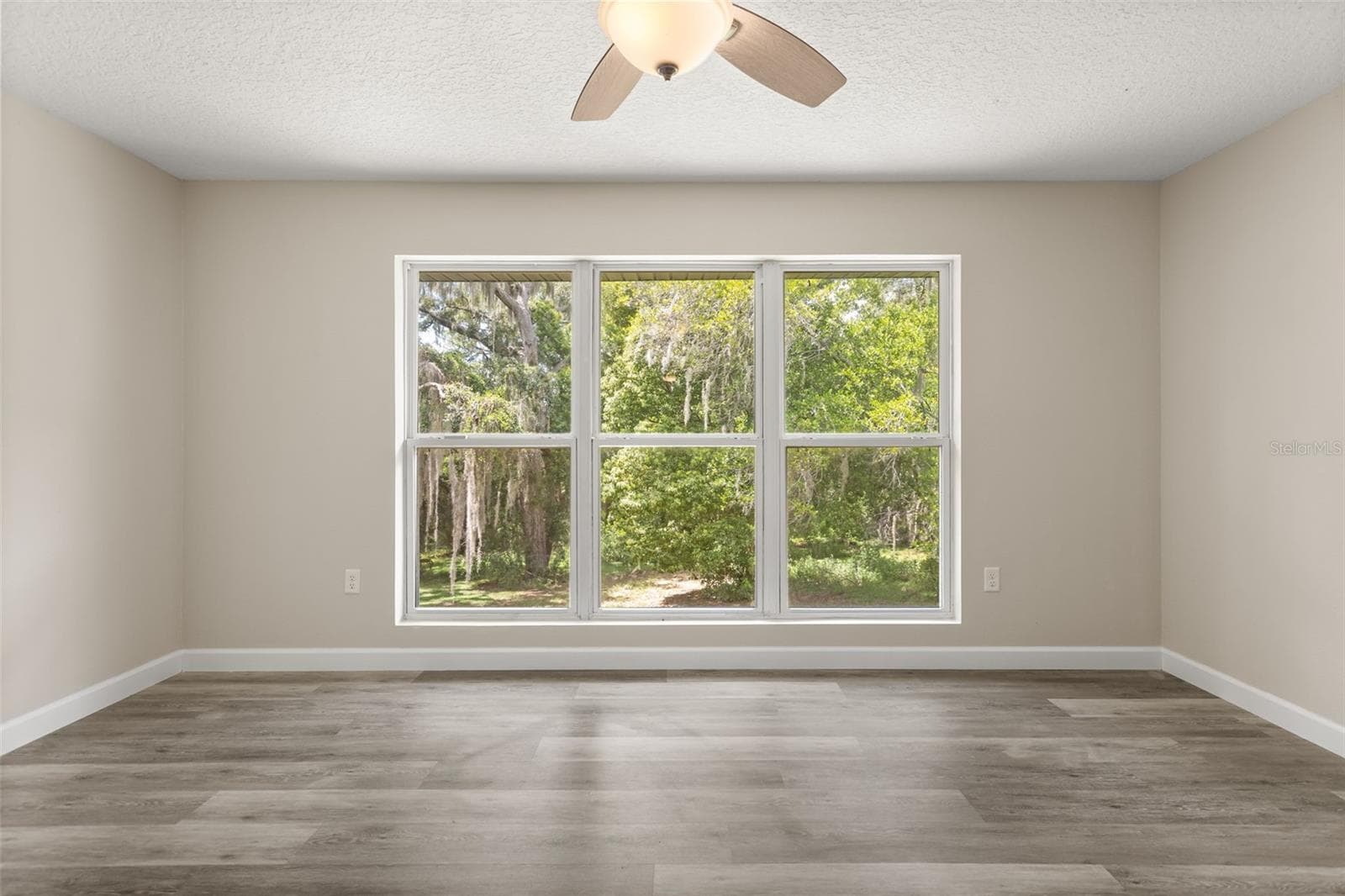 Bedroom 4 with office area and ensuite bathroom - 1602 COUNTRY CLUB RD, EUSTIS