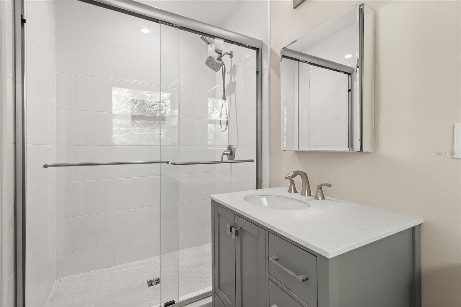 Bedroom 4 ensuite bathroom - 1602 COUNTRY CLUB RD, EUSTIS