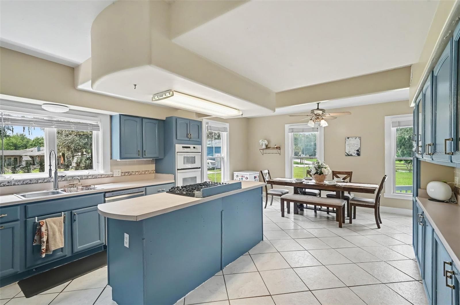 Single Family Residence at 208 S GAINES ST, OAK HILL, photo 8 of 24