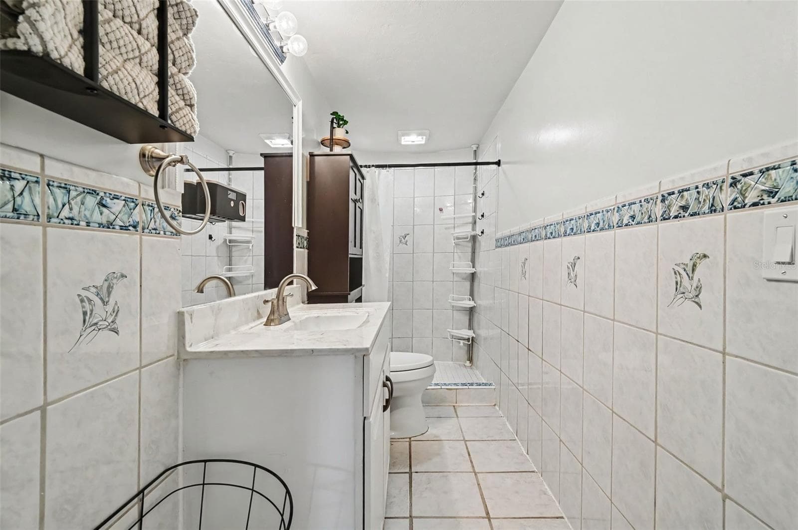 Single Family Residence at 208 S GAINES ST, OAK HILL, photo 10 of 24
