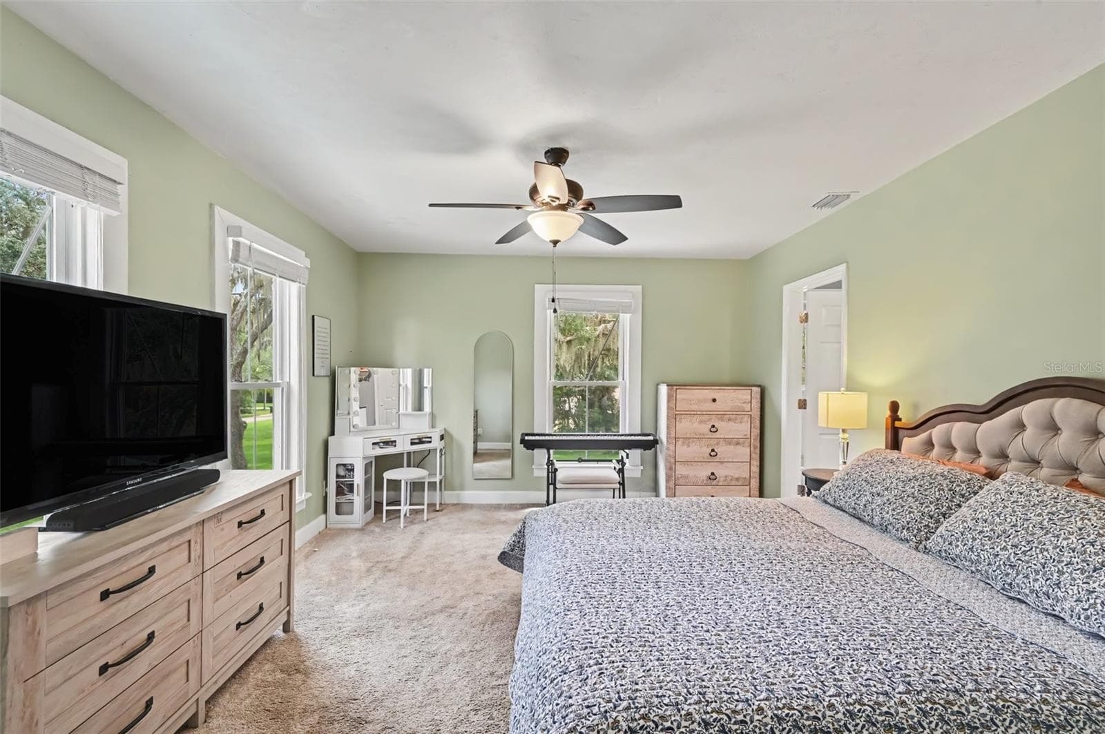 Single Family Residence at 208 S GAINES ST, OAK HILL, photo 12 of 24