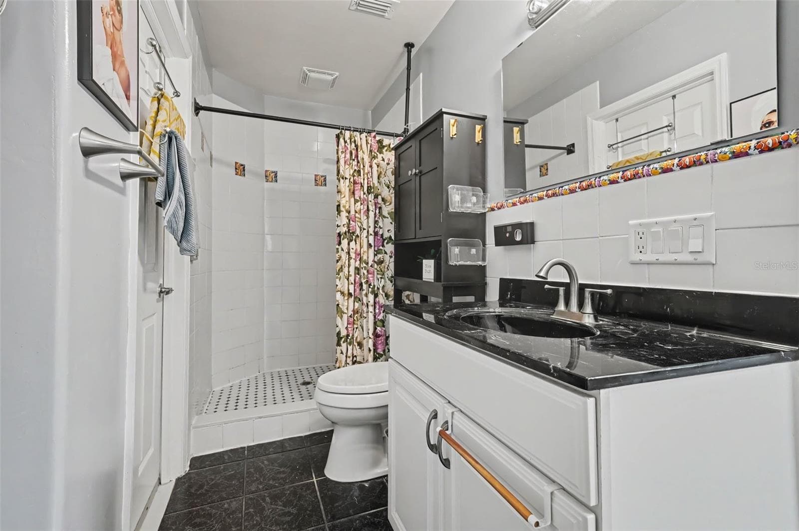 Single Family Residence at 208 S GAINES ST, OAK HILL, photo 15 of 24
