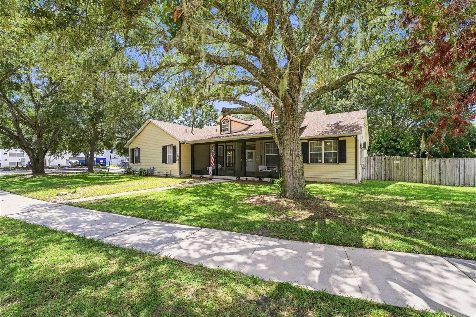 Front of Home - 502 PALM DR, WINTER GARDEN