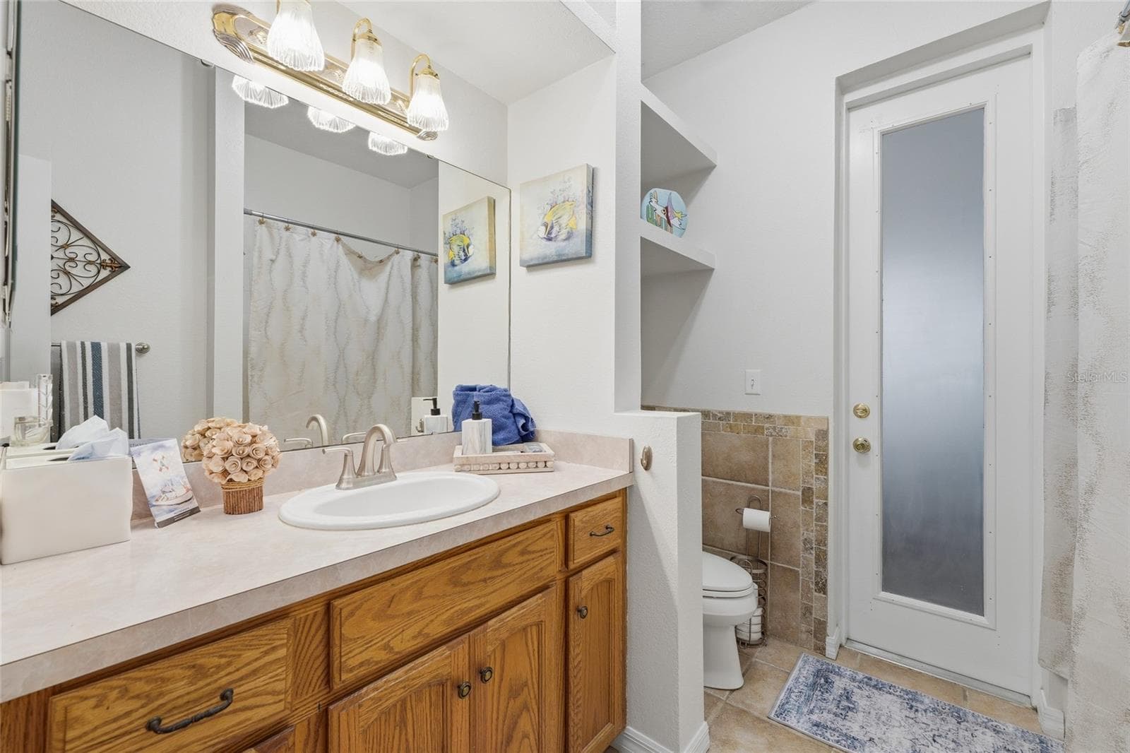 Guest bath - 502 PALM DR, WINTER GARDEN