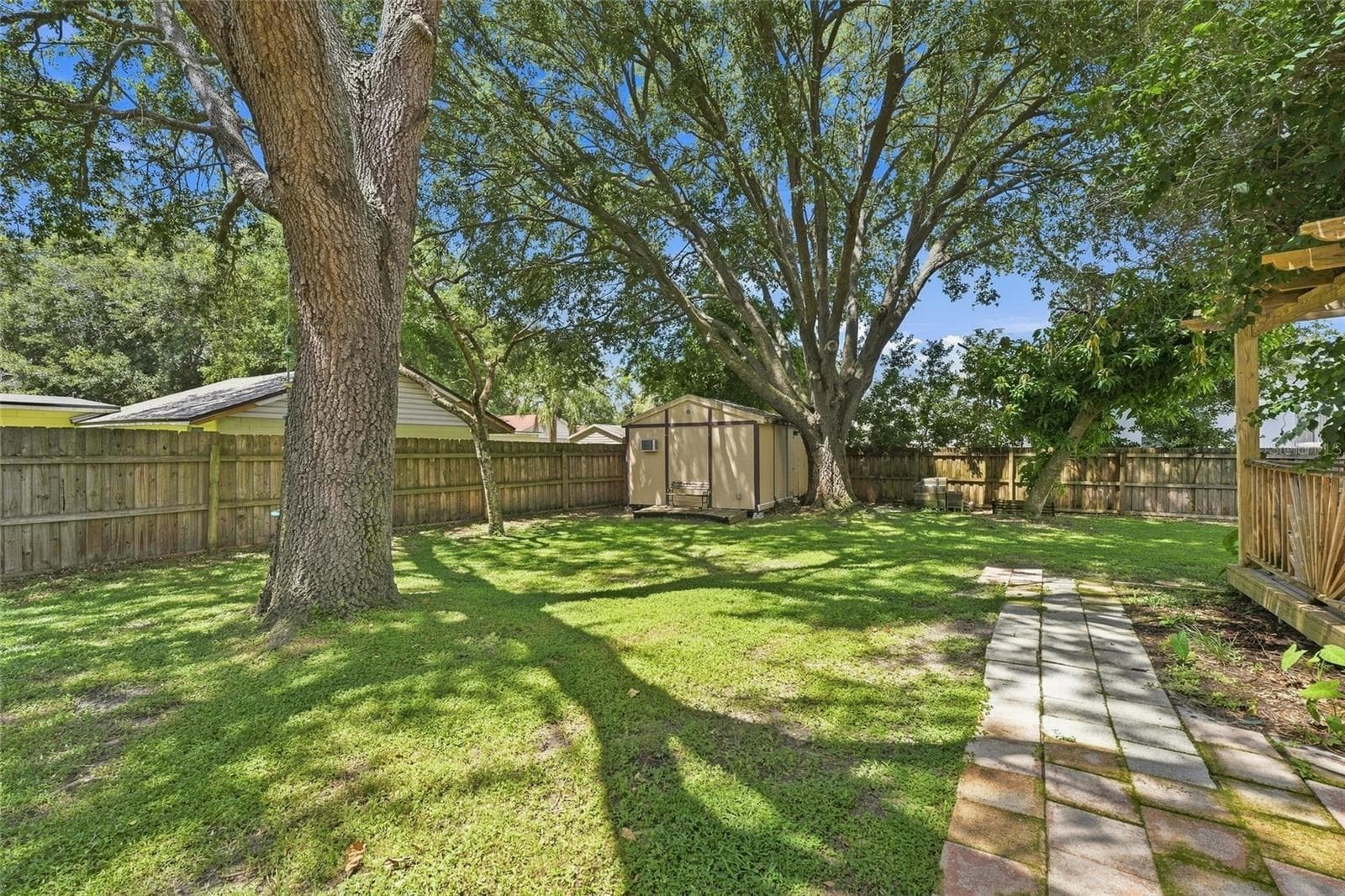 Gorgeous backyard - 502 PALM DR, WINTER GARDEN
