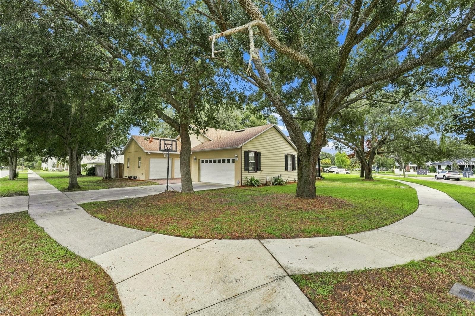 View from street corner lot - 502 PALM DR, WINTER GARDEN