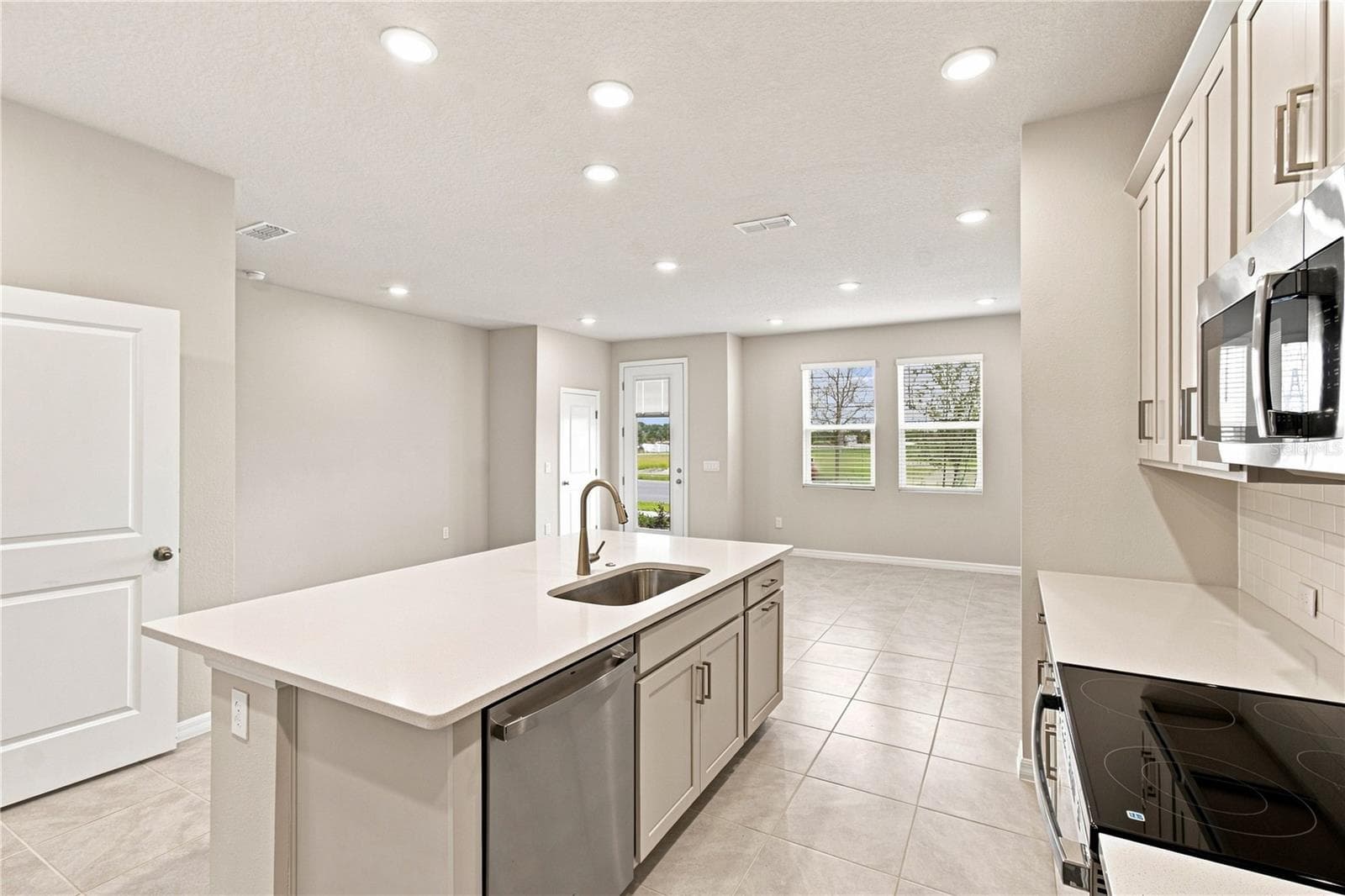 Kitchen - 5592 COOPERS HAWK CT, ST CLOUD