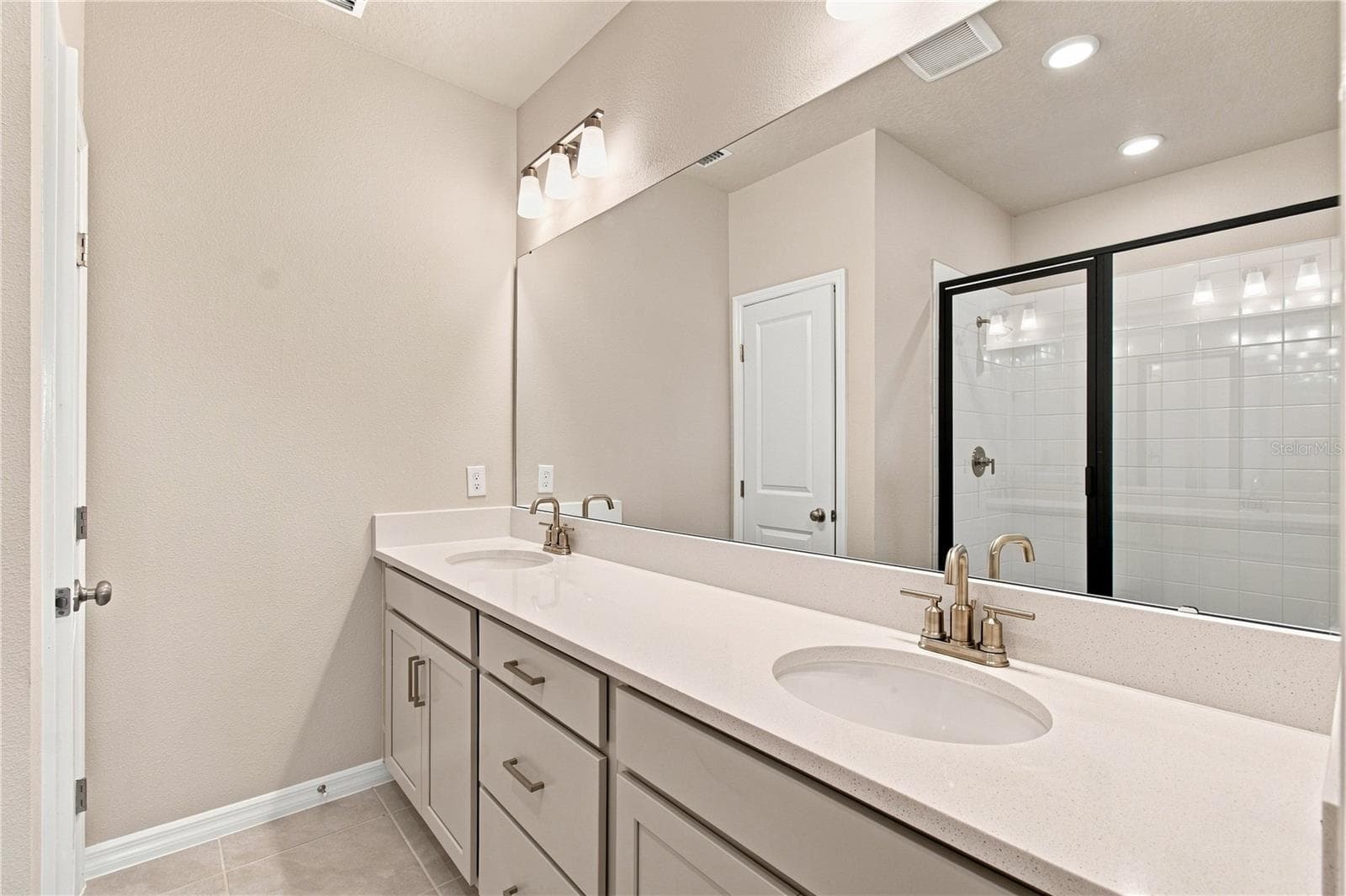 Owner's Bath - 5592 COOPERS HAWK CT, ST CLOUD