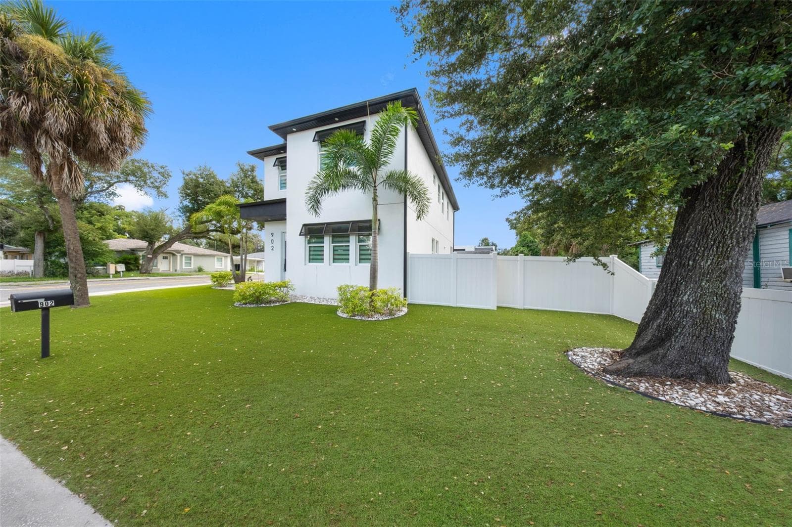 Single Family Residence at 902 W SLIGH AVE, TAMPA, photo 5 of 70