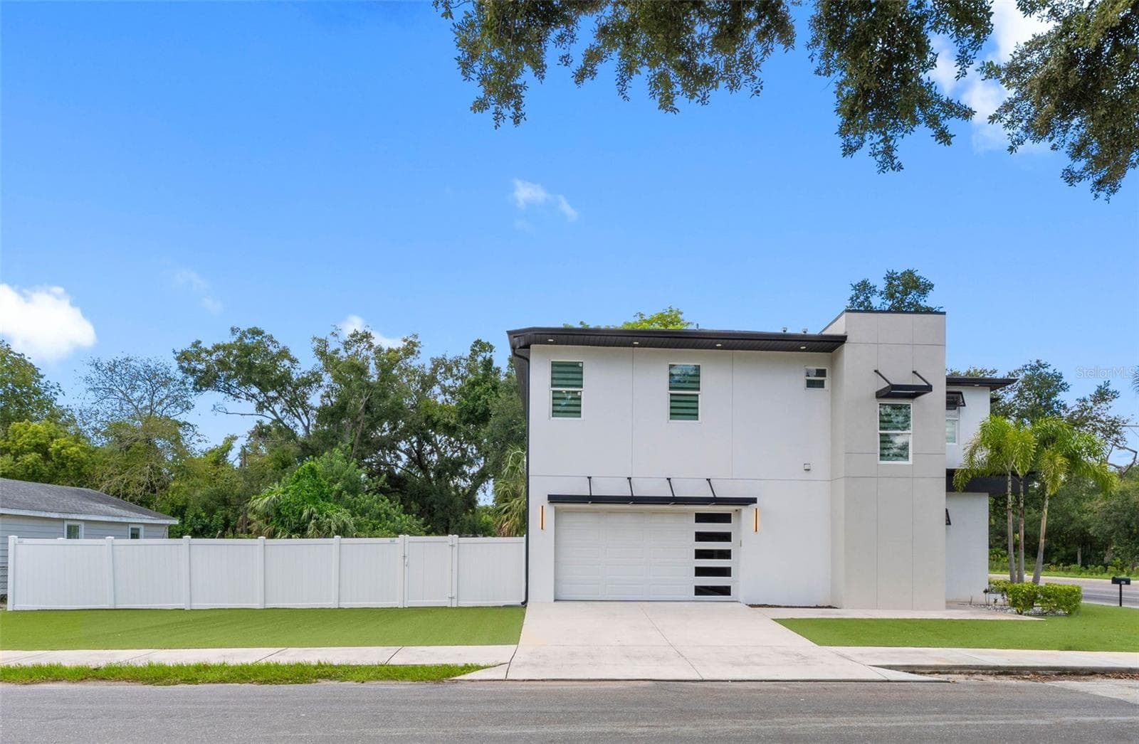 Single Family Residence at 902 W SLIGH AVE, TAMPA, photo 7 of 70