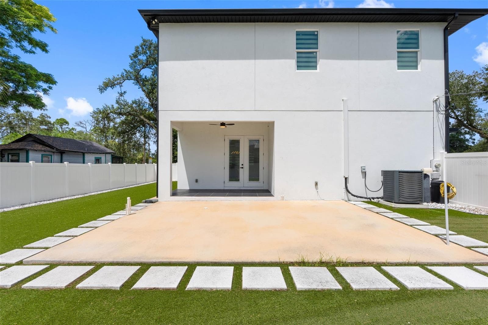 Single Family Residence at 902 W SLIGH AVE, TAMPA, photo 43 of 70
