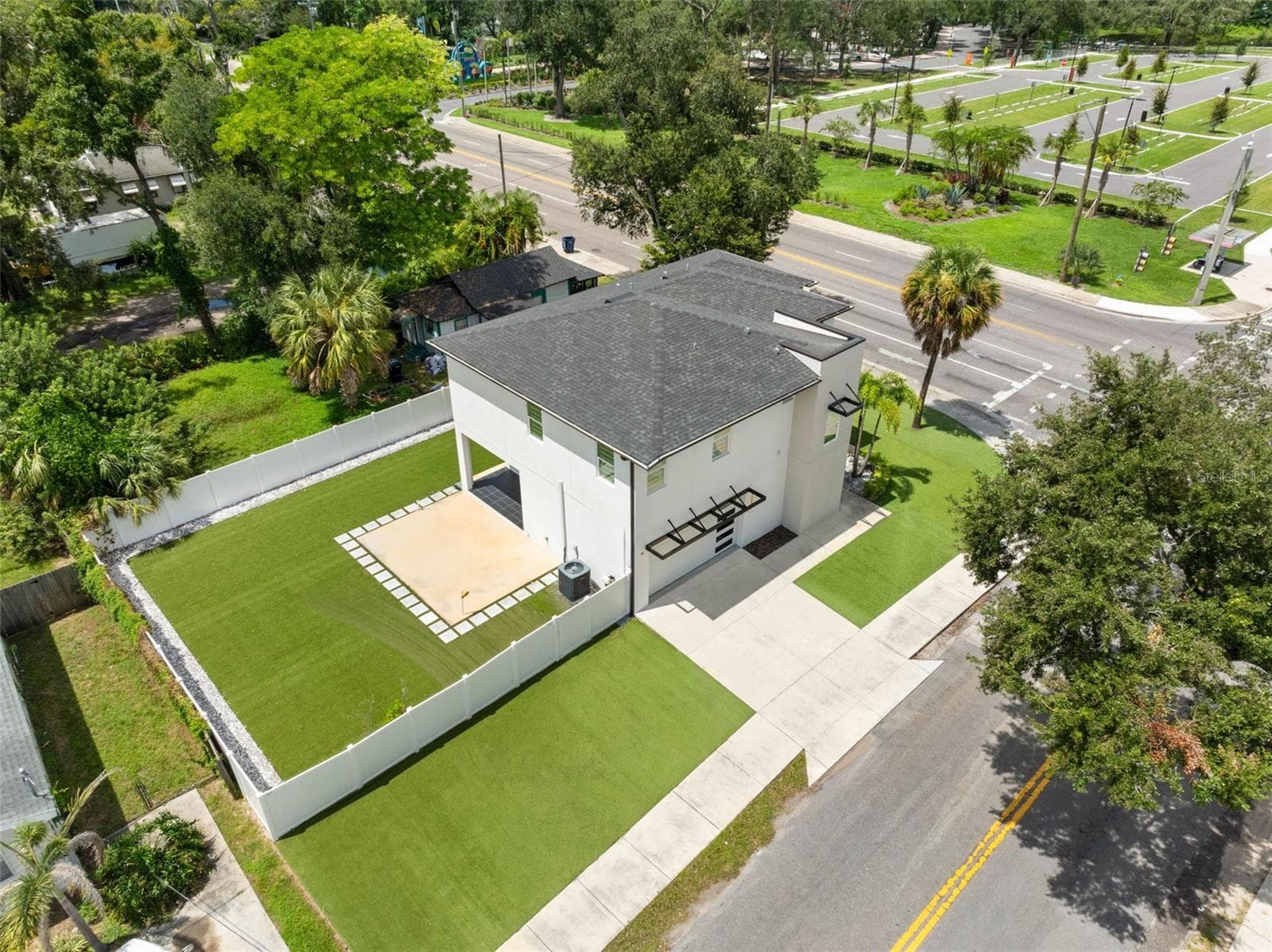 Single Family Residence at 902 W SLIGH AVE, TAMPA, photo 54 of 70