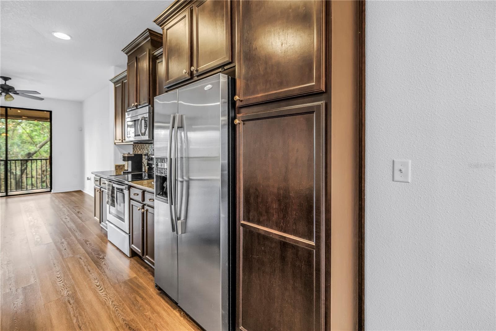 Townhouse at 9715 BAY GROVE LN, TAMPA, photo 7 of 46