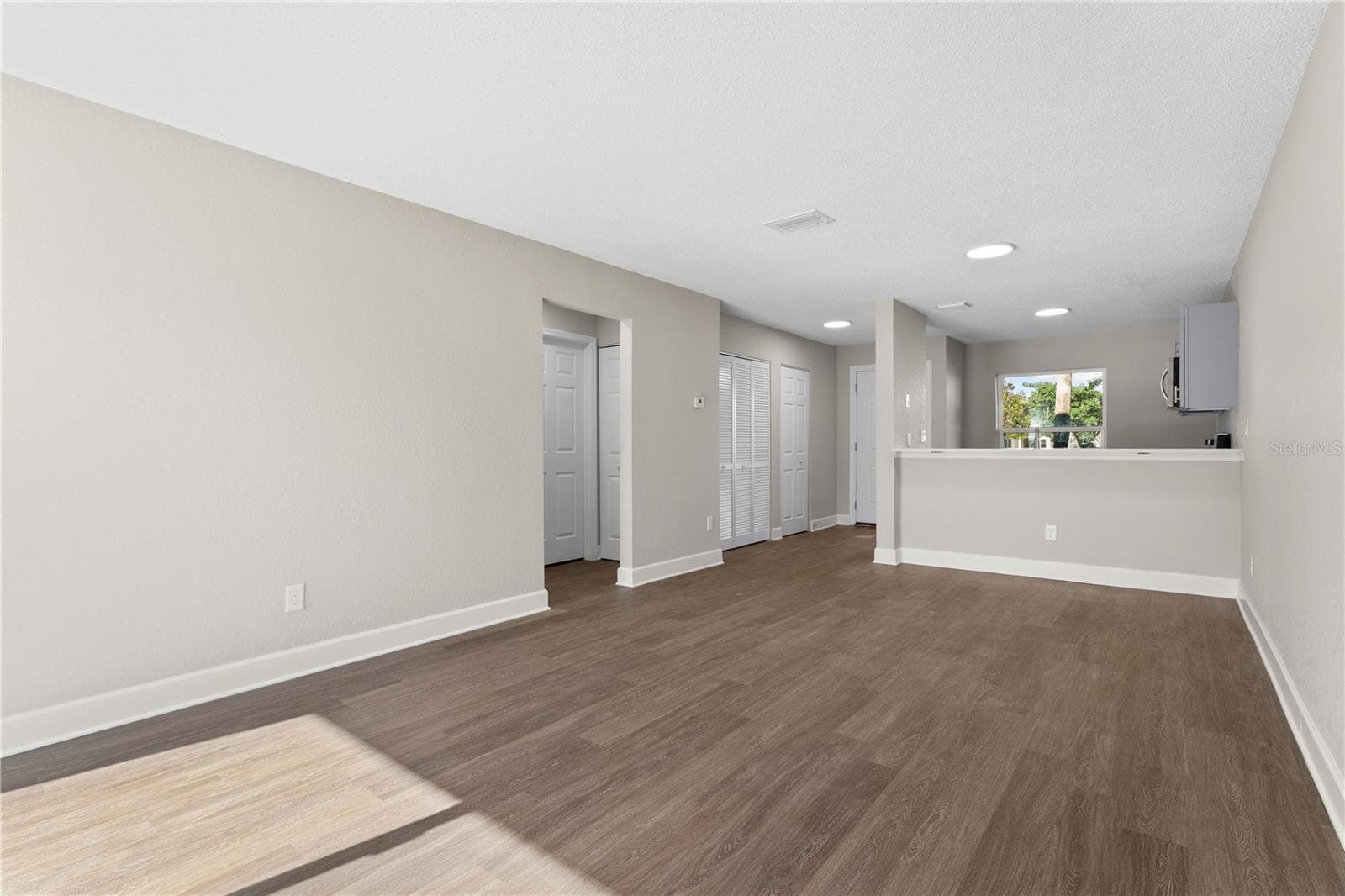 Great Room (Living + Dining) - 2508 WOODGATE BLVD #105, ORLANDO