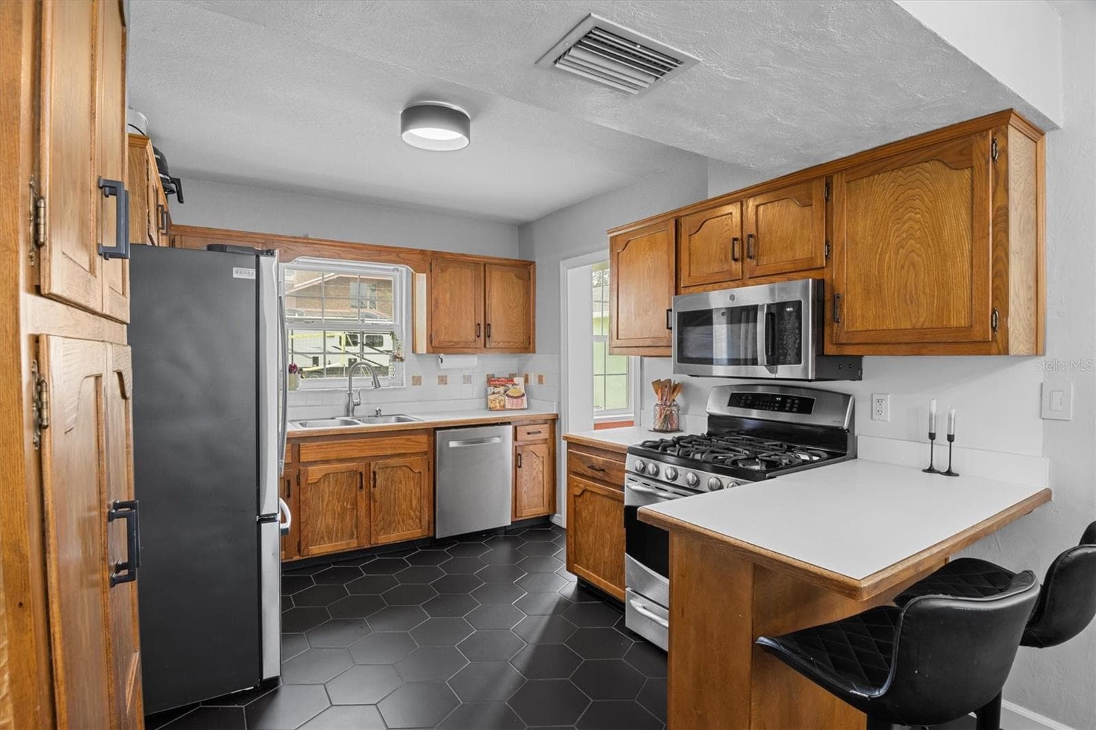 Single Family Residence at 2603 CLEVELAND HEIGHTS BLVD, LAKELAND, photo 11 of 43