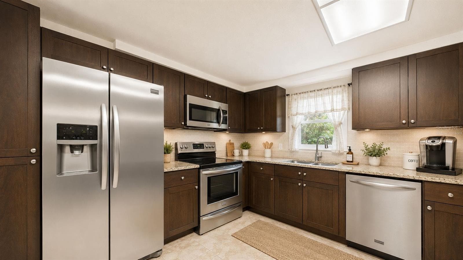 Virtually staged - 8840 CARMEN LN, PORT RICHEY