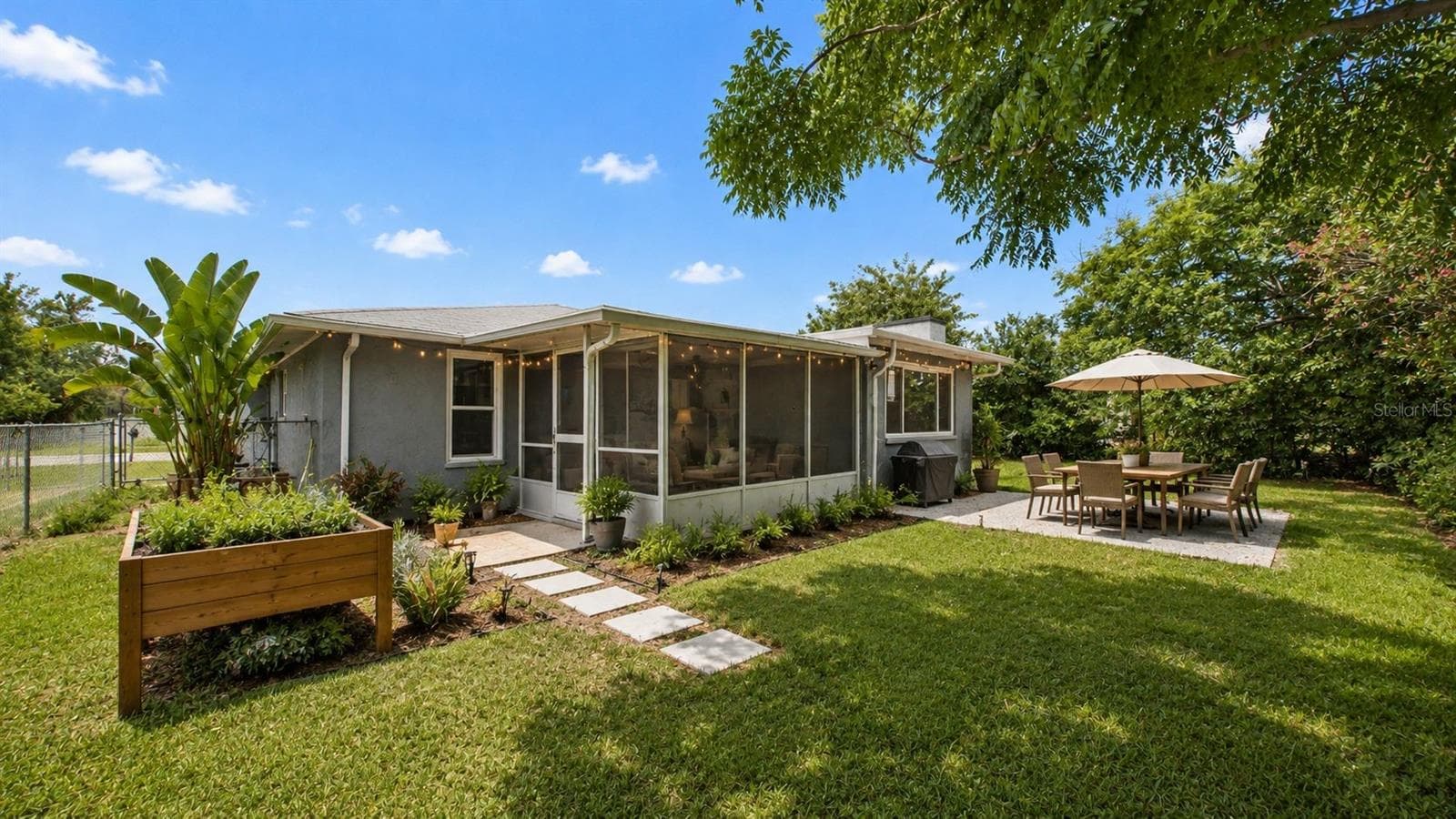 Virtually landscaped and staged - 8840 CARMEN LN, PORT RICHEY
