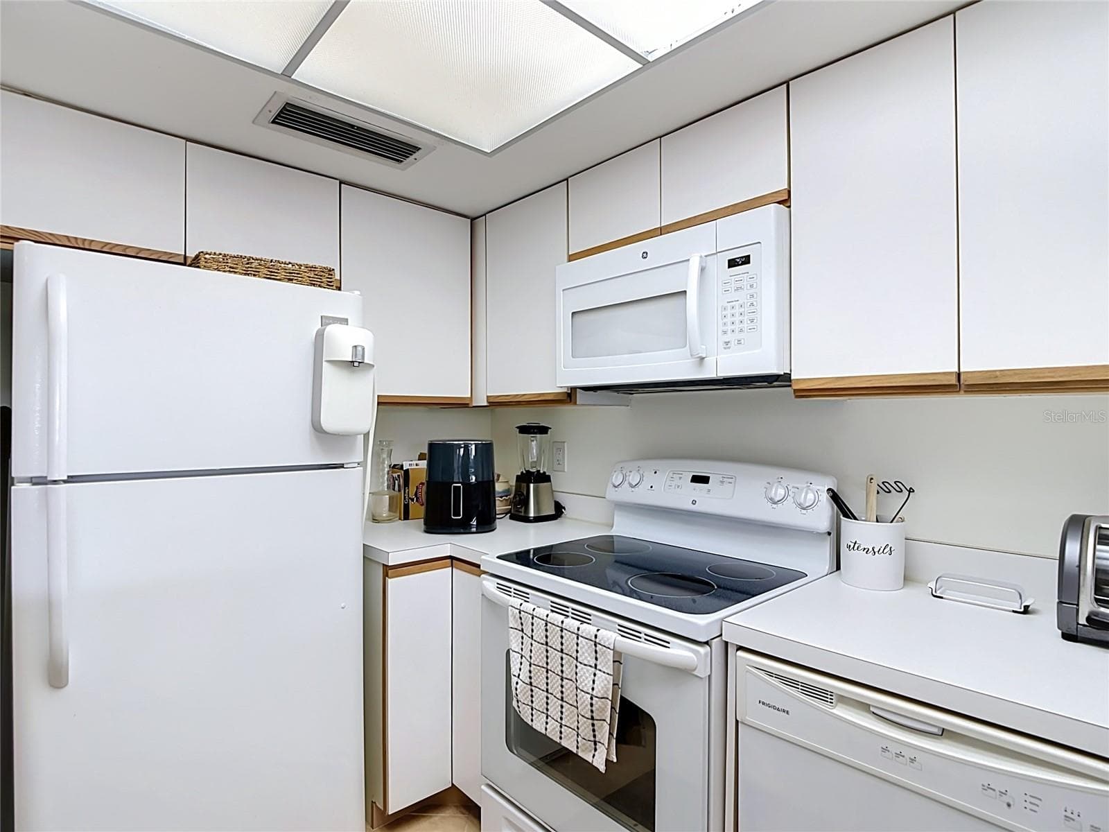 Condominium at 5925 TRAILWINDS DR #925, FORT MYERS, photo 15 of 52