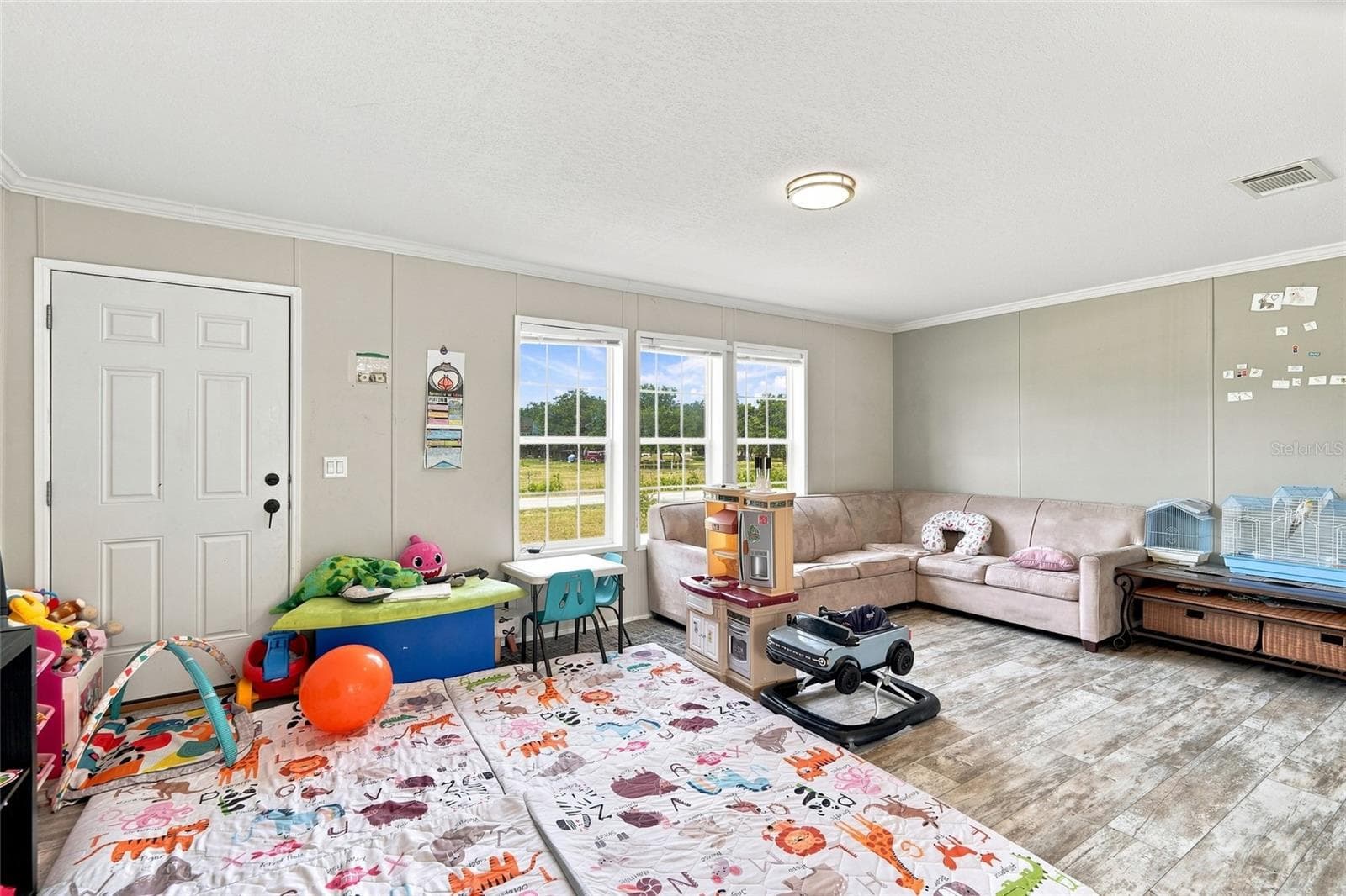 Manufactured Home at 20967 NW 250TH ST, OKEECHOBEE, photo 7 of 44