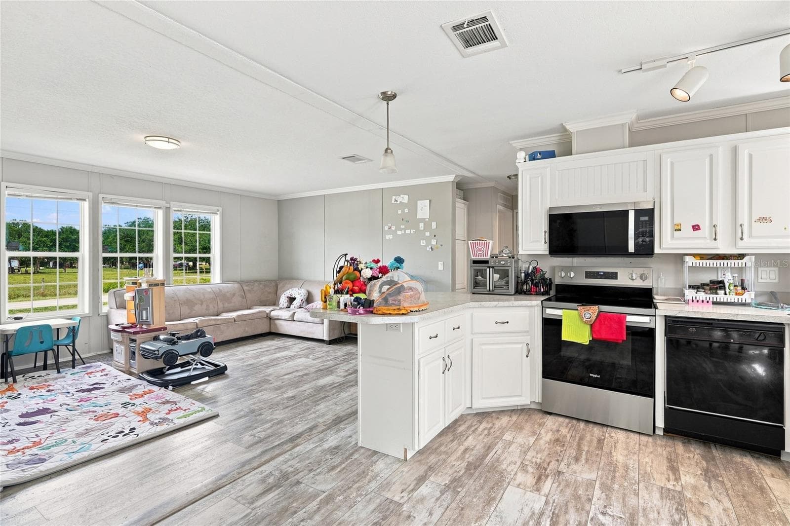 Manufactured Home at 20967 NW 250TH ST, OKEECHOBEE, photo 12 of 44