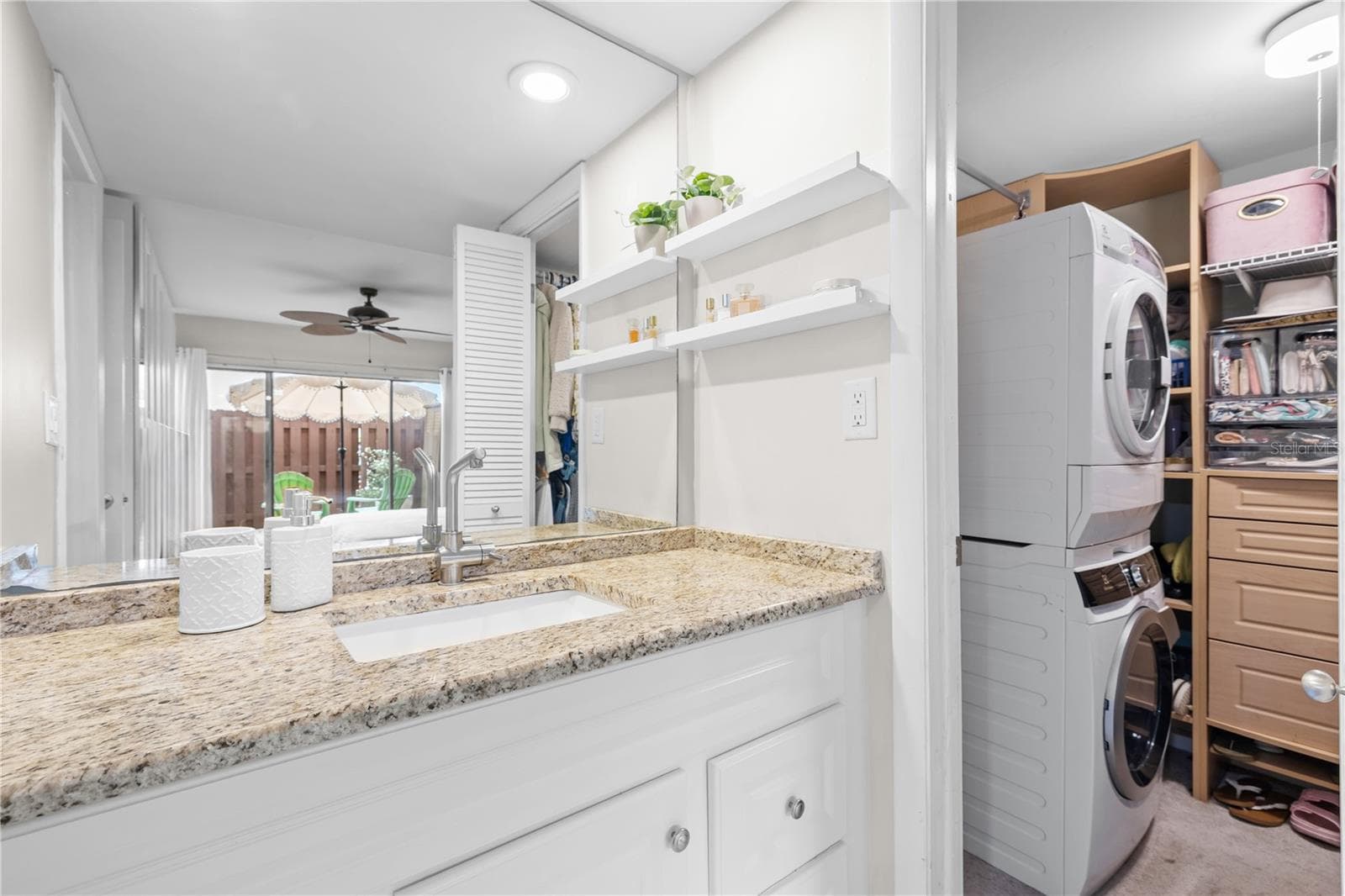 Updated ensuite bath with walk in closet and in unit washer and dryer hookups - 782 VILLAGE LAKE TER N #103, ST PETERSBURG