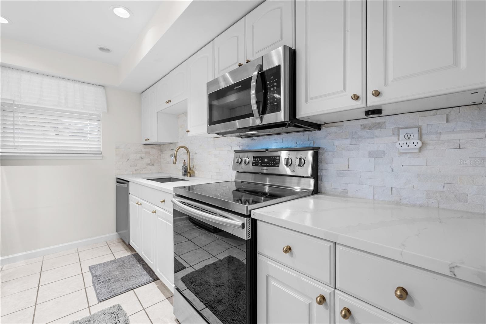 Condominium at 782 VILLAGE LAKE TER N #103, ST PETERSBURG, photo 15 of 44