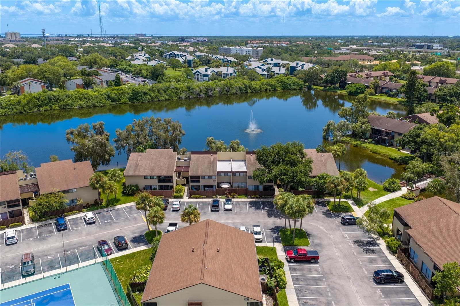 Amazing location, tucked away from it all - 782 VILLAGE LAKE TER N #103, ST PETERSBURG