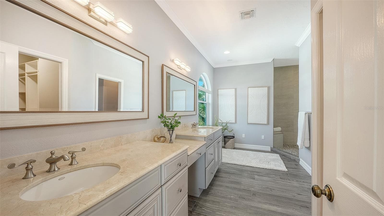 Single Family Residence at 560 CHIPPING LN, LONGBOAT KEY, photo 18 of 38