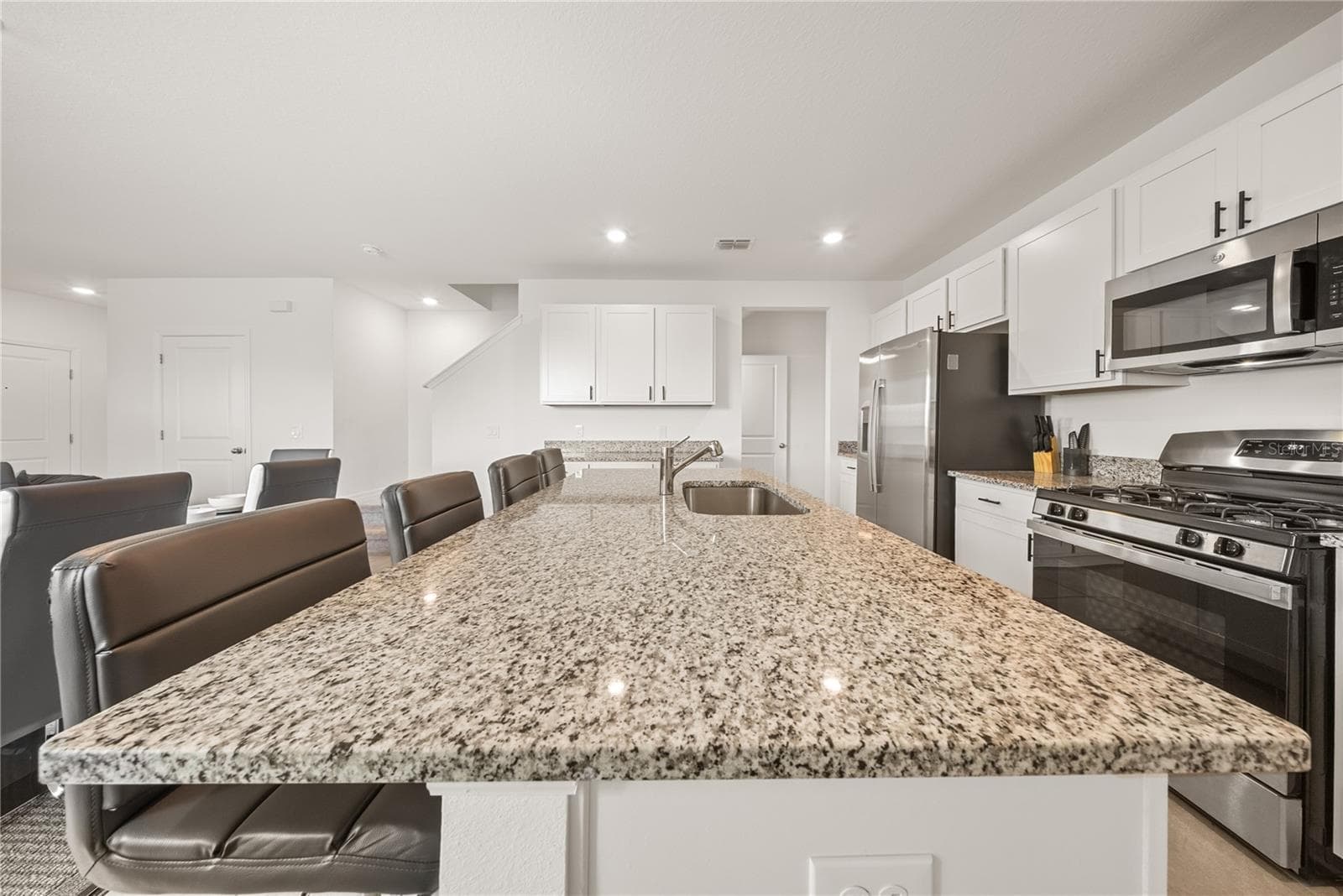 Townhouse at 15038 WINDFLOWER ALY, WINTER GARDEN, photo 15 of 80