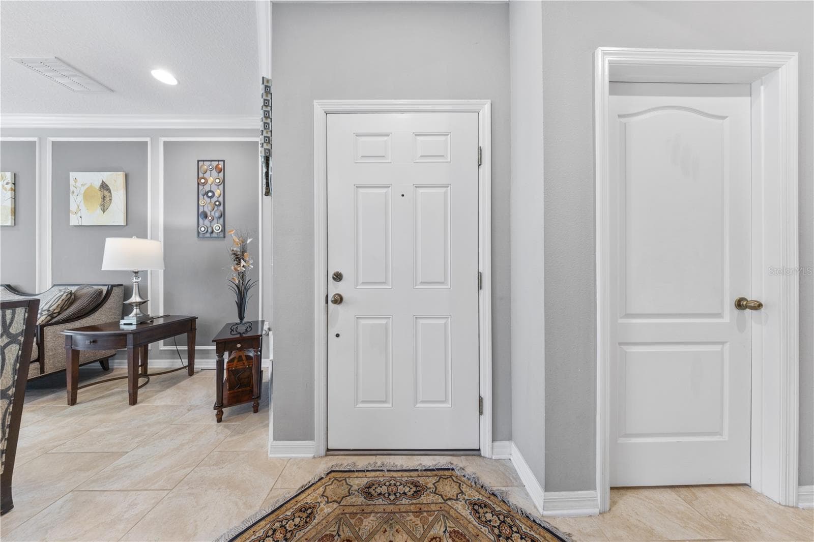 Foyer - 215 MAYBECK, SANFORD