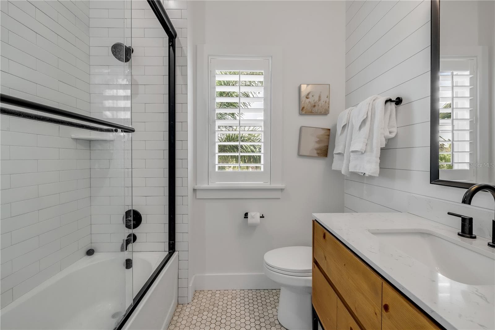 Guest Bathroom 1 (en suite) - 6 OLD FEGER DR, NEW SMYRNA BEACH