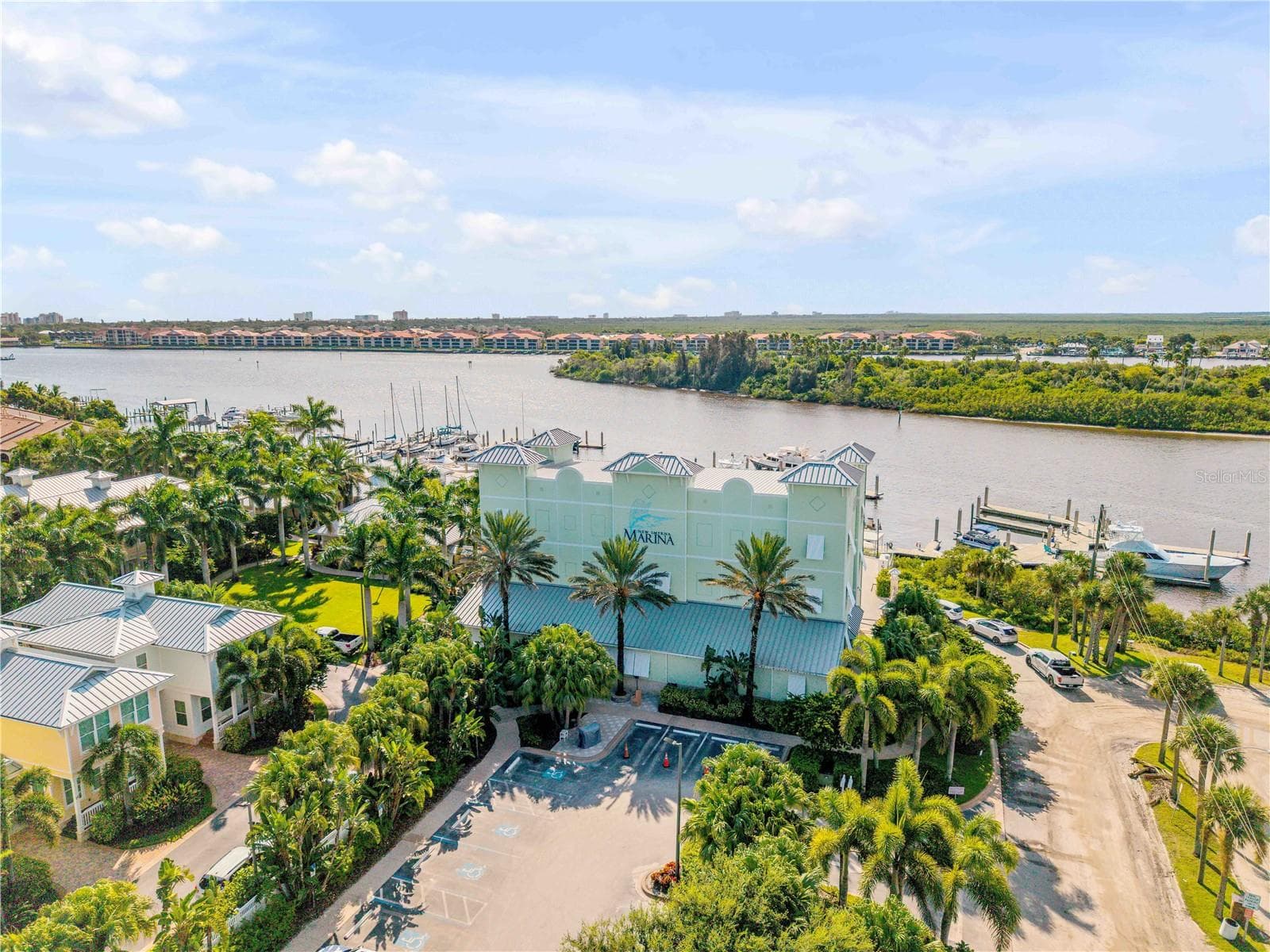Feel the VIBE - 6 OLD FEGER DR, NEW SMYRNA BEACH