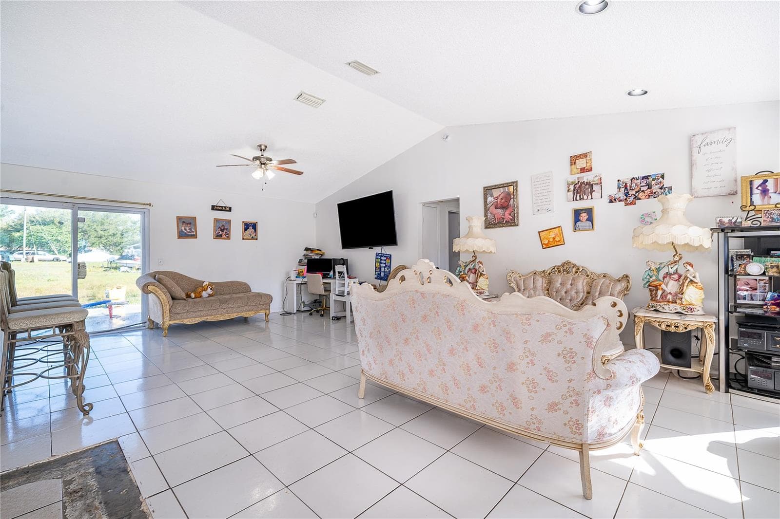 Single Family Residence at 14 CEDAR TRACE TER, OCALA, photo 4 of 29