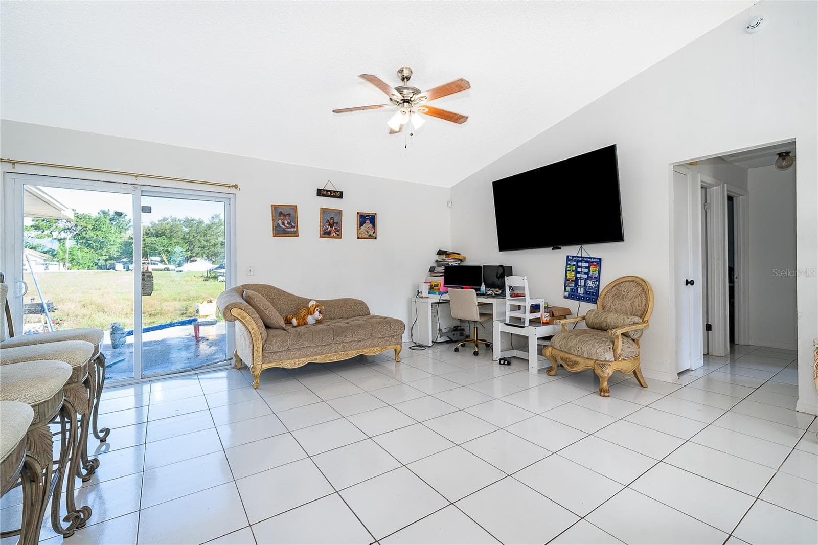 Single Family Residence at 14 CEDAR TRACE TER, OCALA, photo 6 of 29
