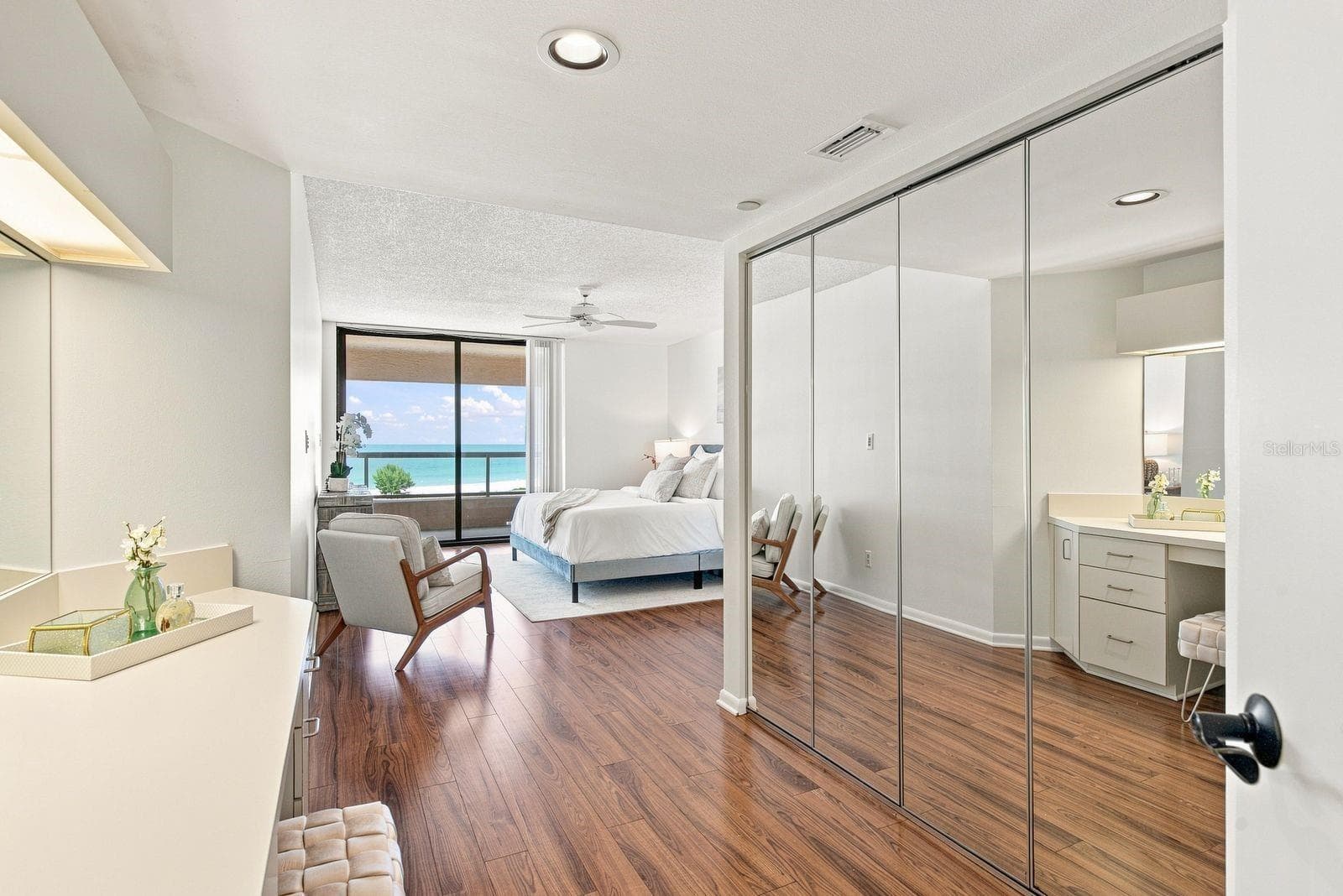 Large Walk-in closet in Primary bedroom - 1310 GULF BLVD #4D, CLEARWATER BEACH