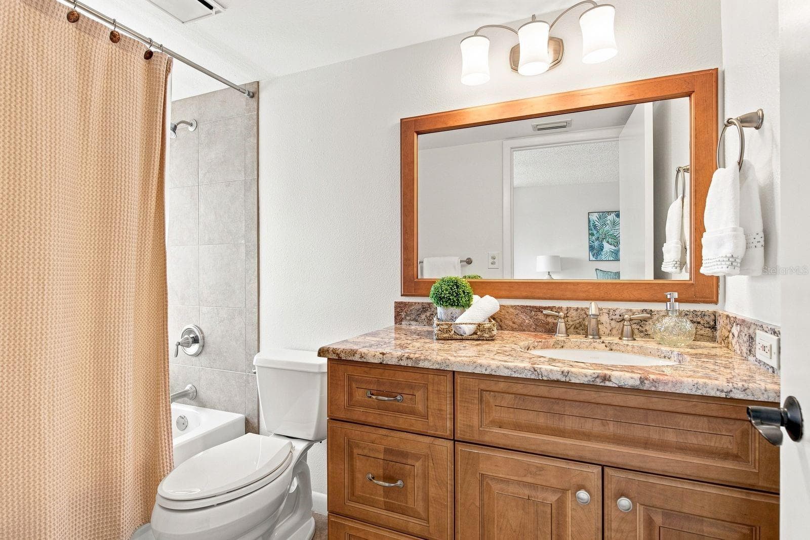Ensuite for the second bedroom - 1310 GULF BLVD #4D, CLEARWATER BEACH